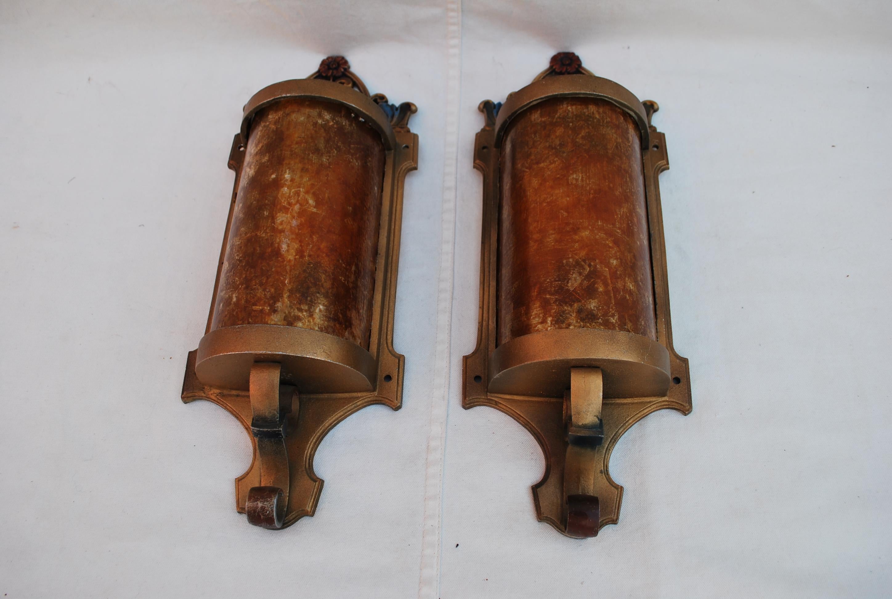 Elegant pair of 1920's sconces with mica In Good Condition For Sale In Los Angeles, CA