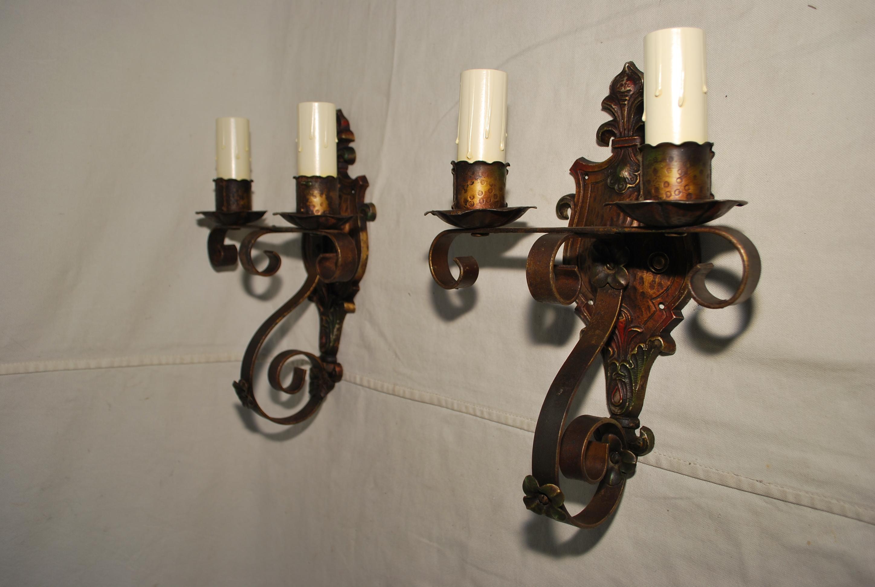 Spanish Colonial elegant pair of 1920's wrought iron sconces For Sale