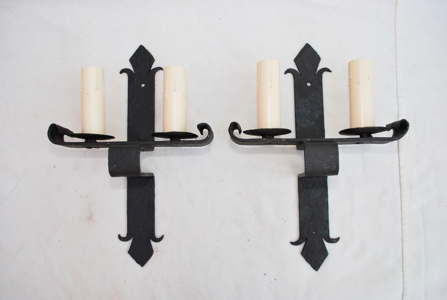 Spanish Colonial Elegant Pair of 1930s French Wrought Iron Sconces