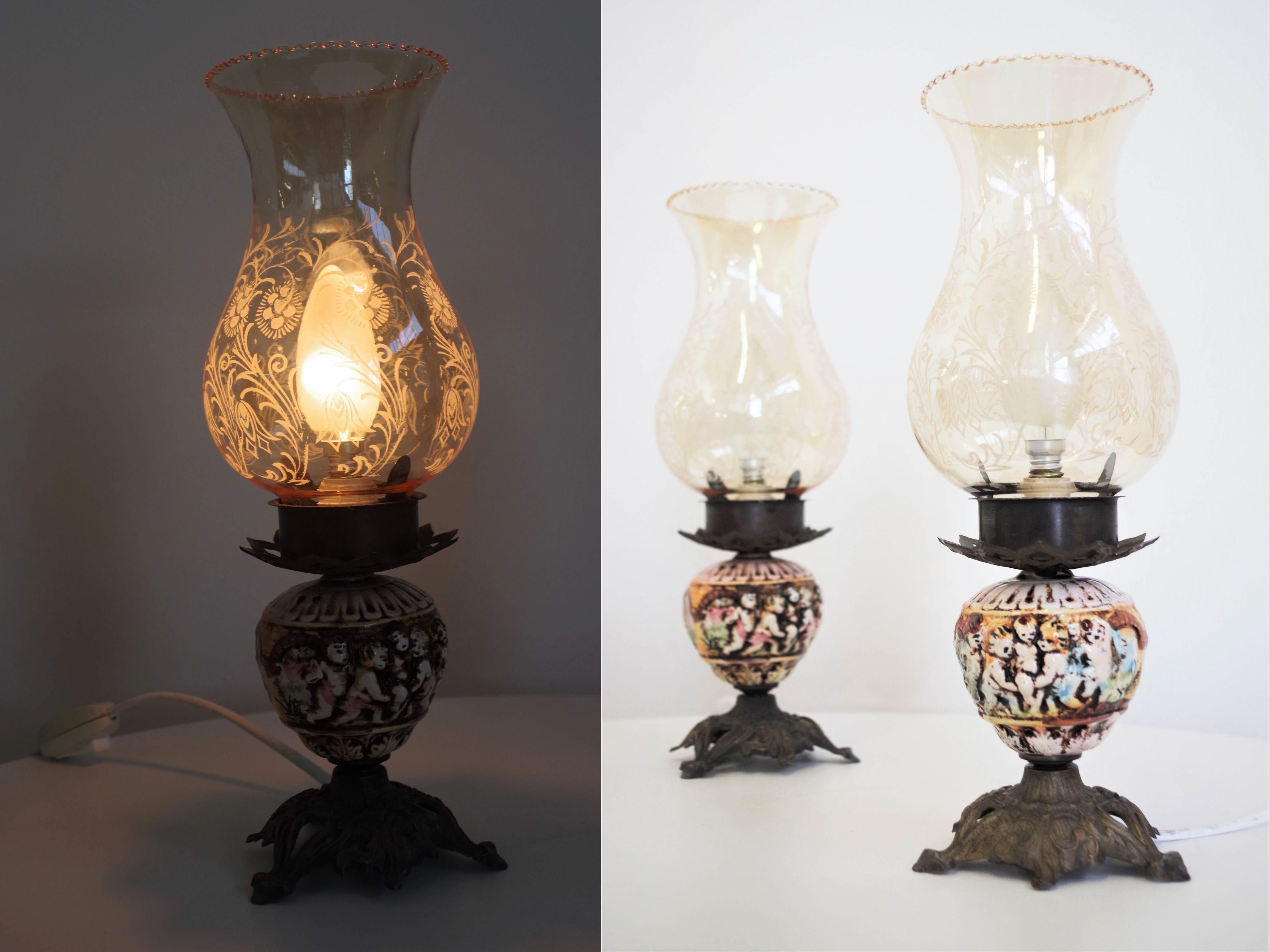 Laiton Élégante paire de lampes de table en porcelaine de Capodimonte des années 1950 - Artisanat italien intemporel en vente