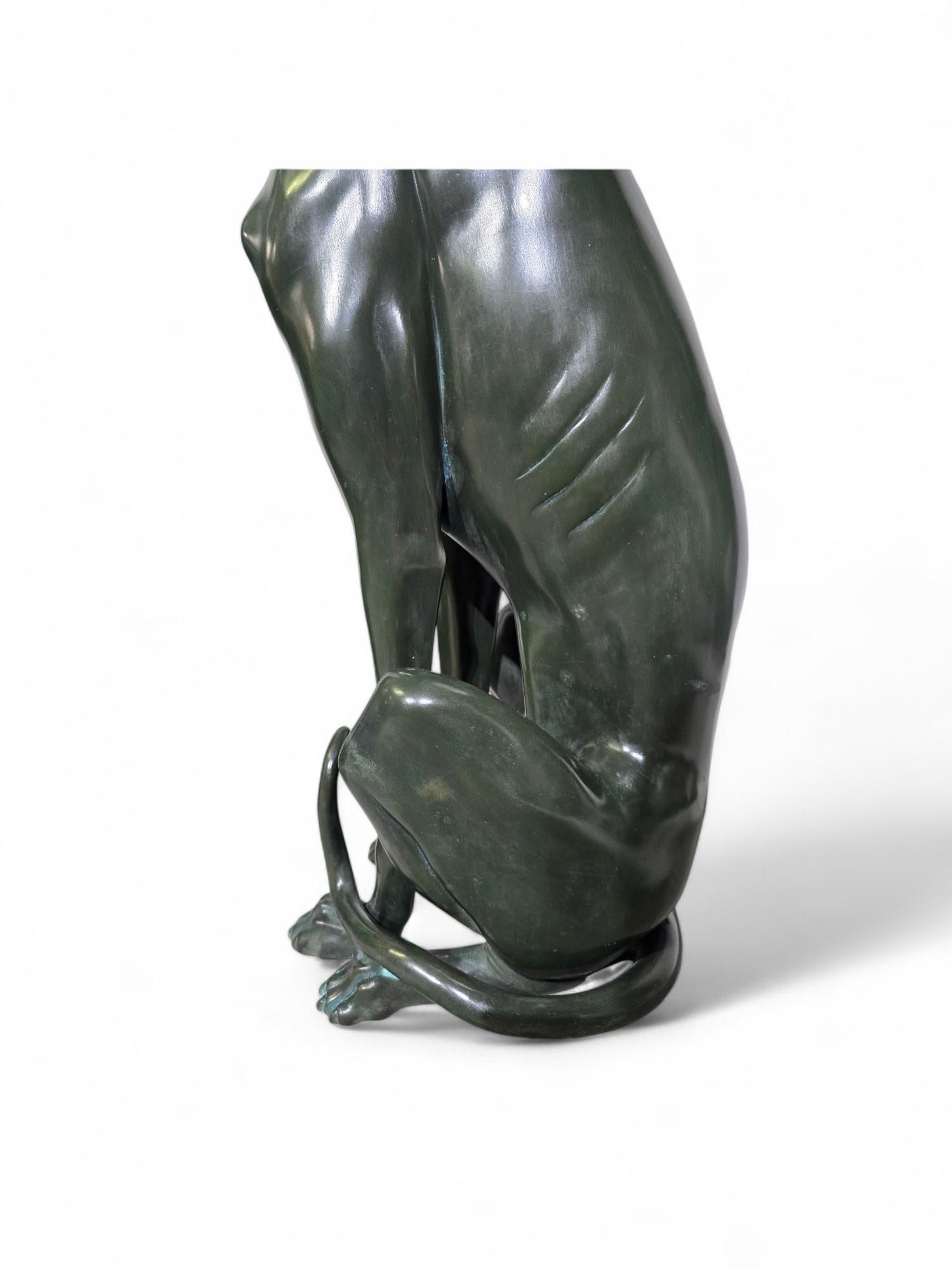Elegance Paire de statues de lévriers italiens des années 1950 en bronze patiné vert Bon état - En vente à Madrid, ES