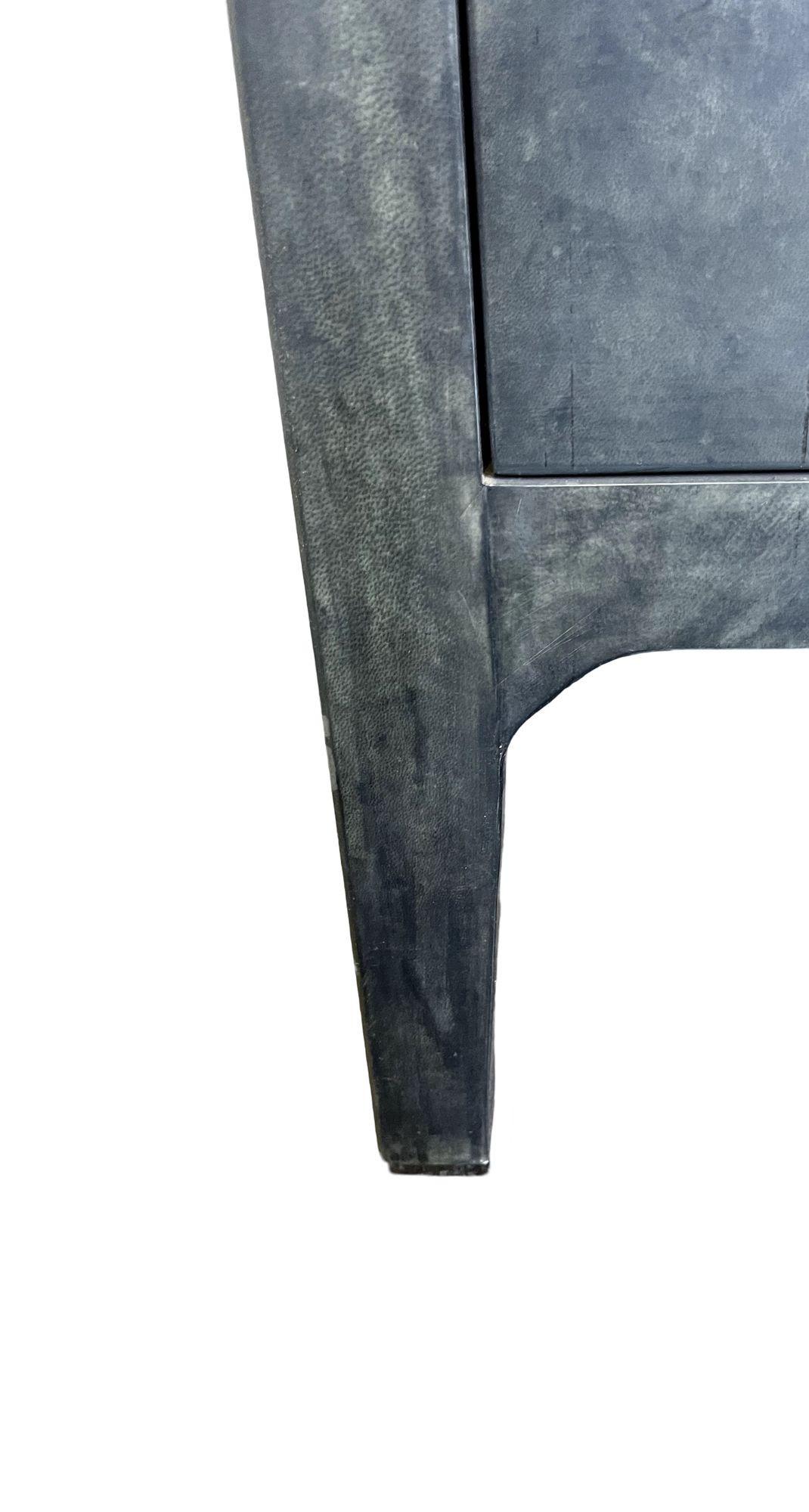 Elegant Pair of 1980s Italian Goatskin Commodes in Matte Charcoal For Sale 2