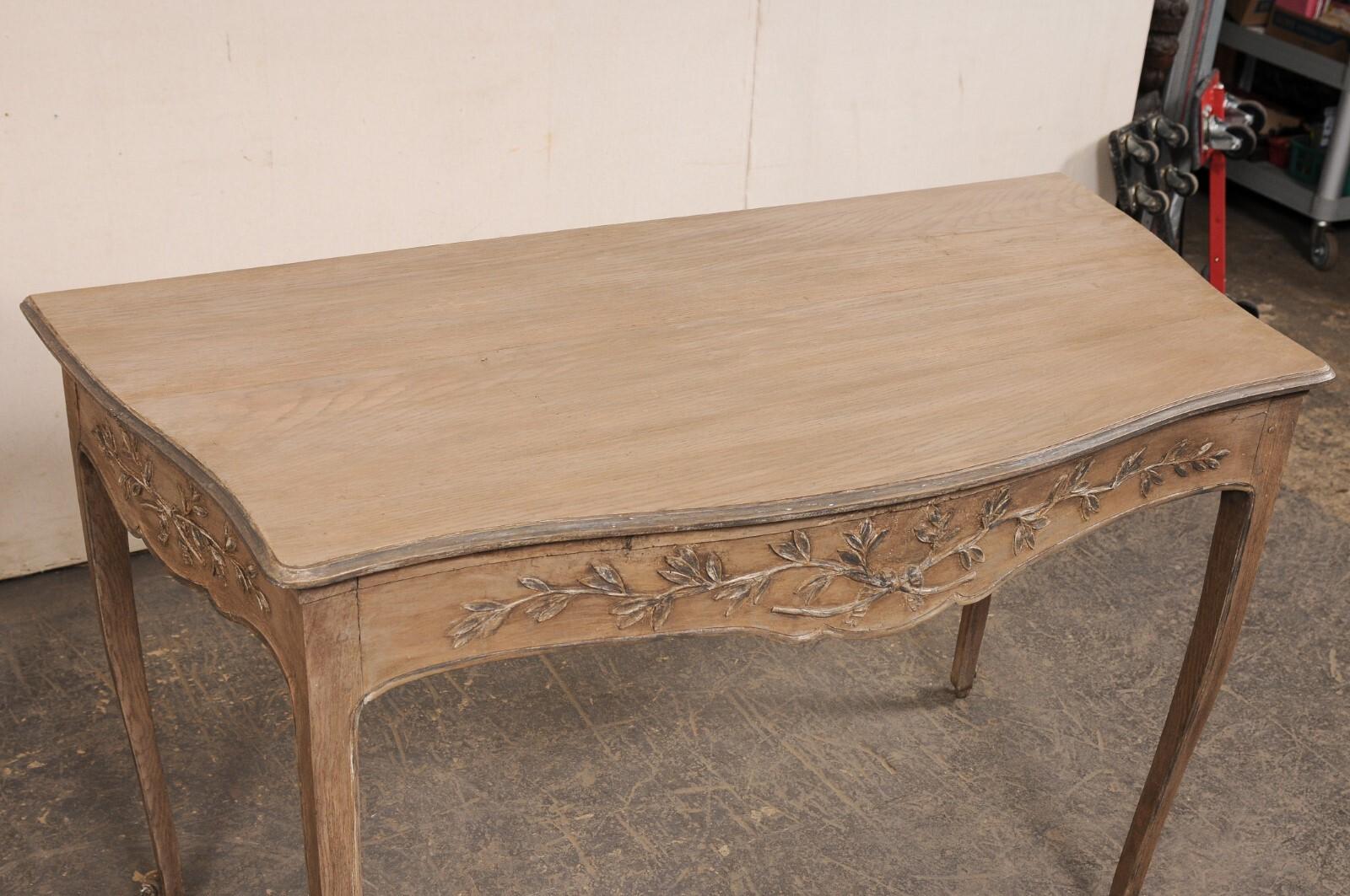 Elegant Pair of 19th C. French Serpentine Console Tables For Sale 4