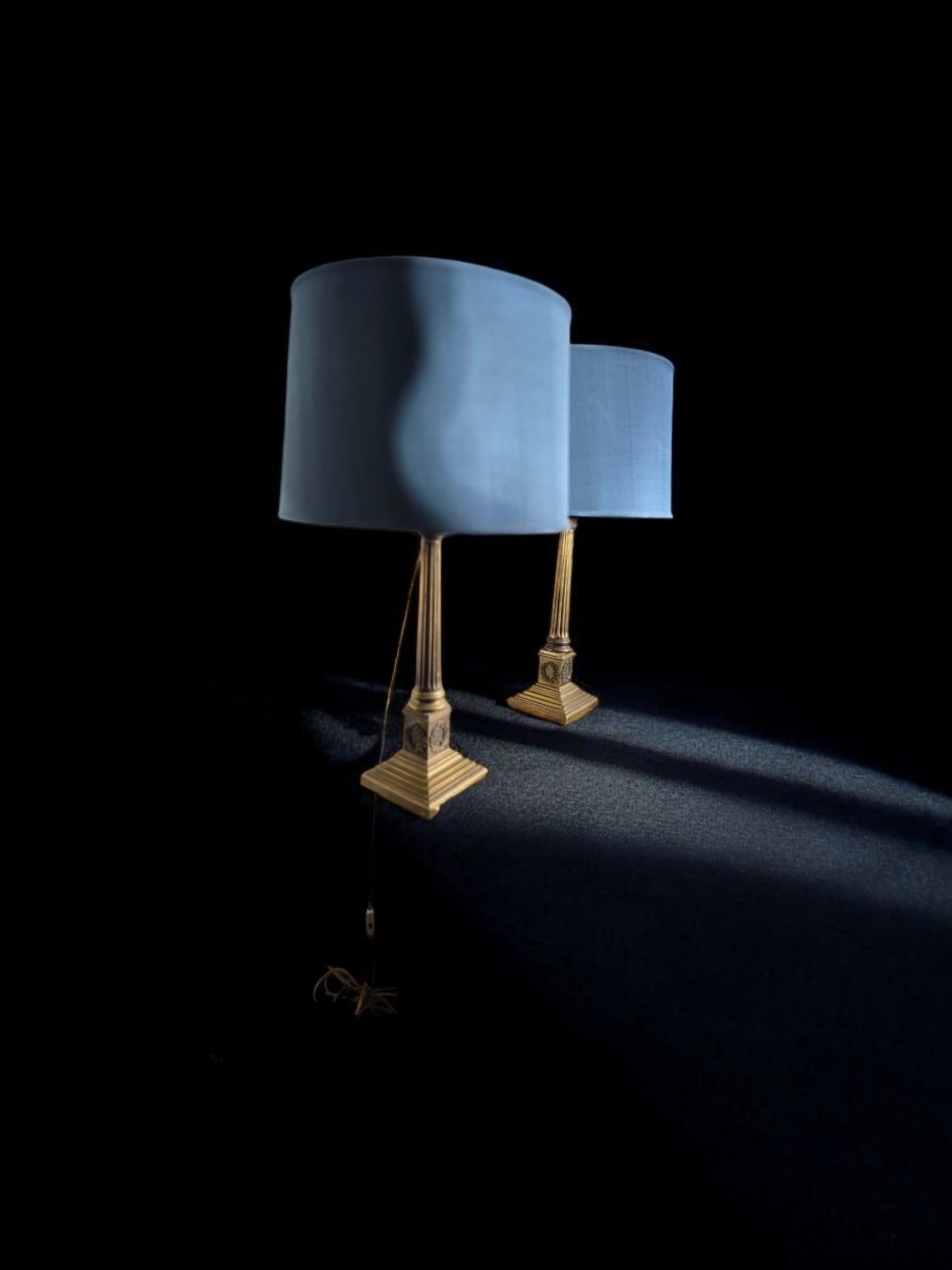 Elegance Paire de lampes de table à colonne en bronze du 19e siècle en vente 1