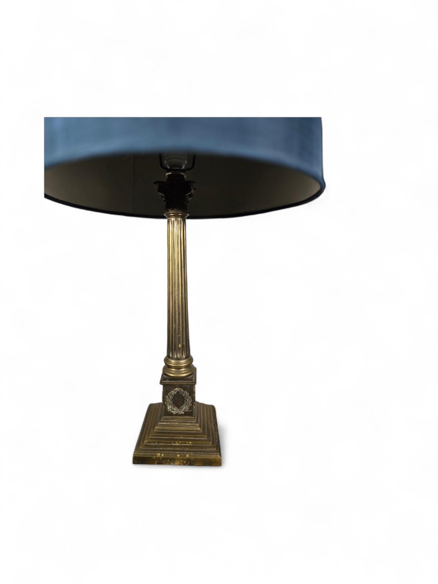 Elegance Paire de lampes de table à colonne en bronze du 19e siècle en vente 3