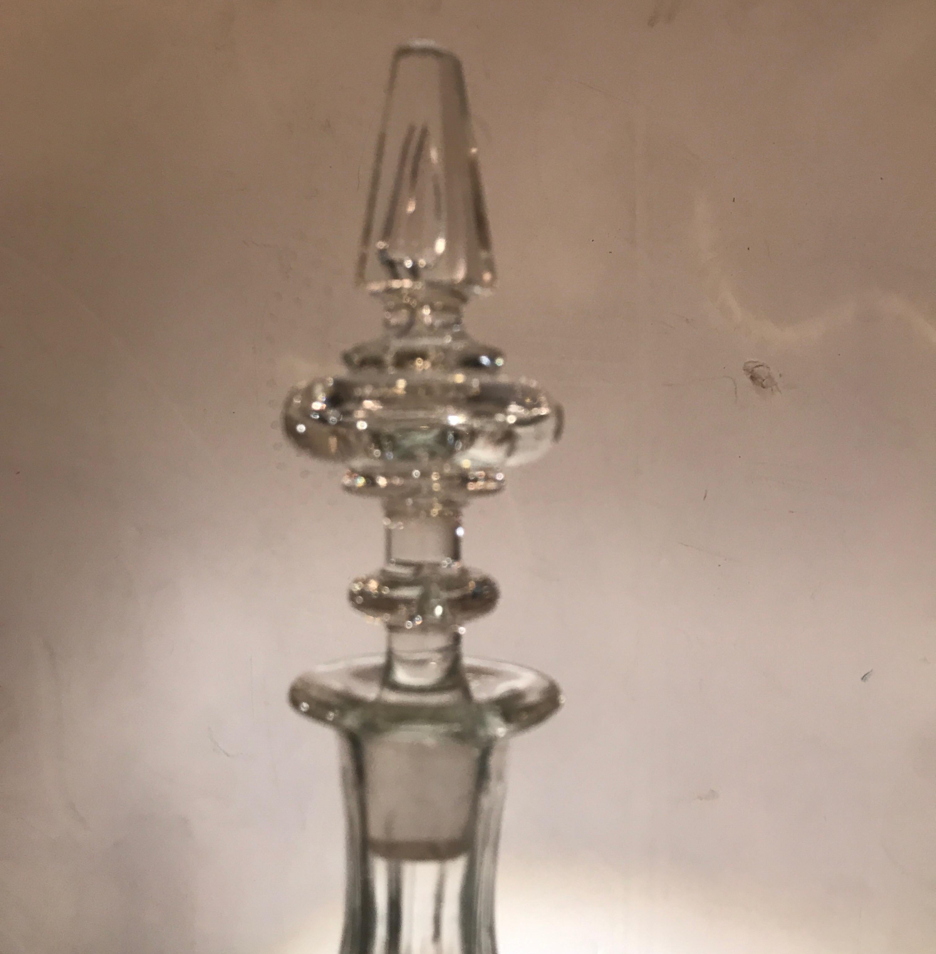Elegant Pair of 19th Century European Cut Glass Claret Decanters For Sale 2