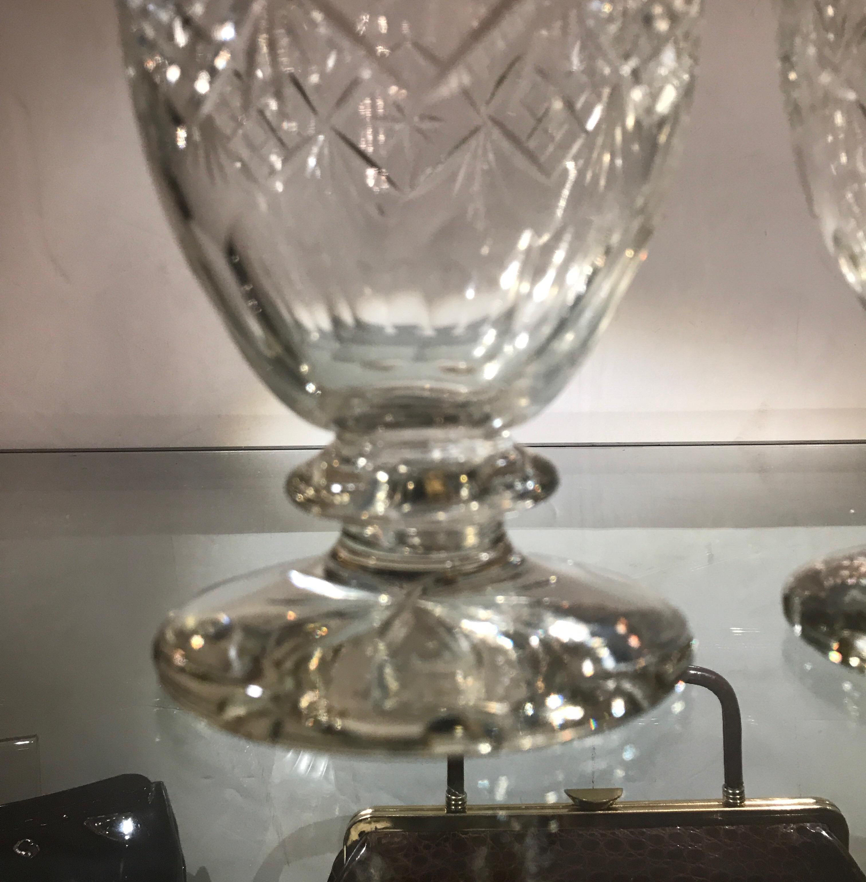 Elegant Pair of 19th Century European Cut Glass Claret Decanters For Sale 4