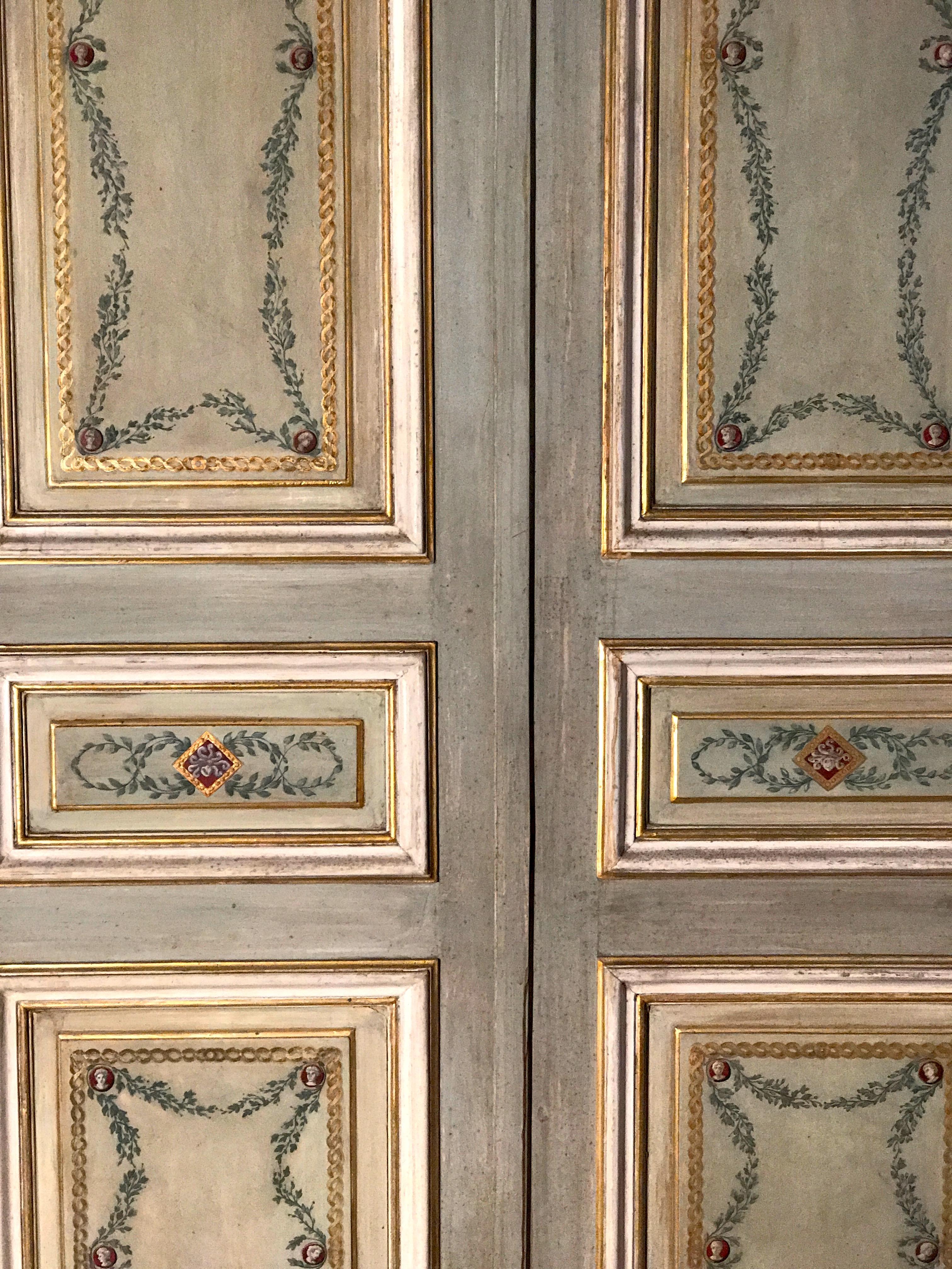 Elegante coppia di porte o rivestimenti dipinti italiani del XIX secolo 10