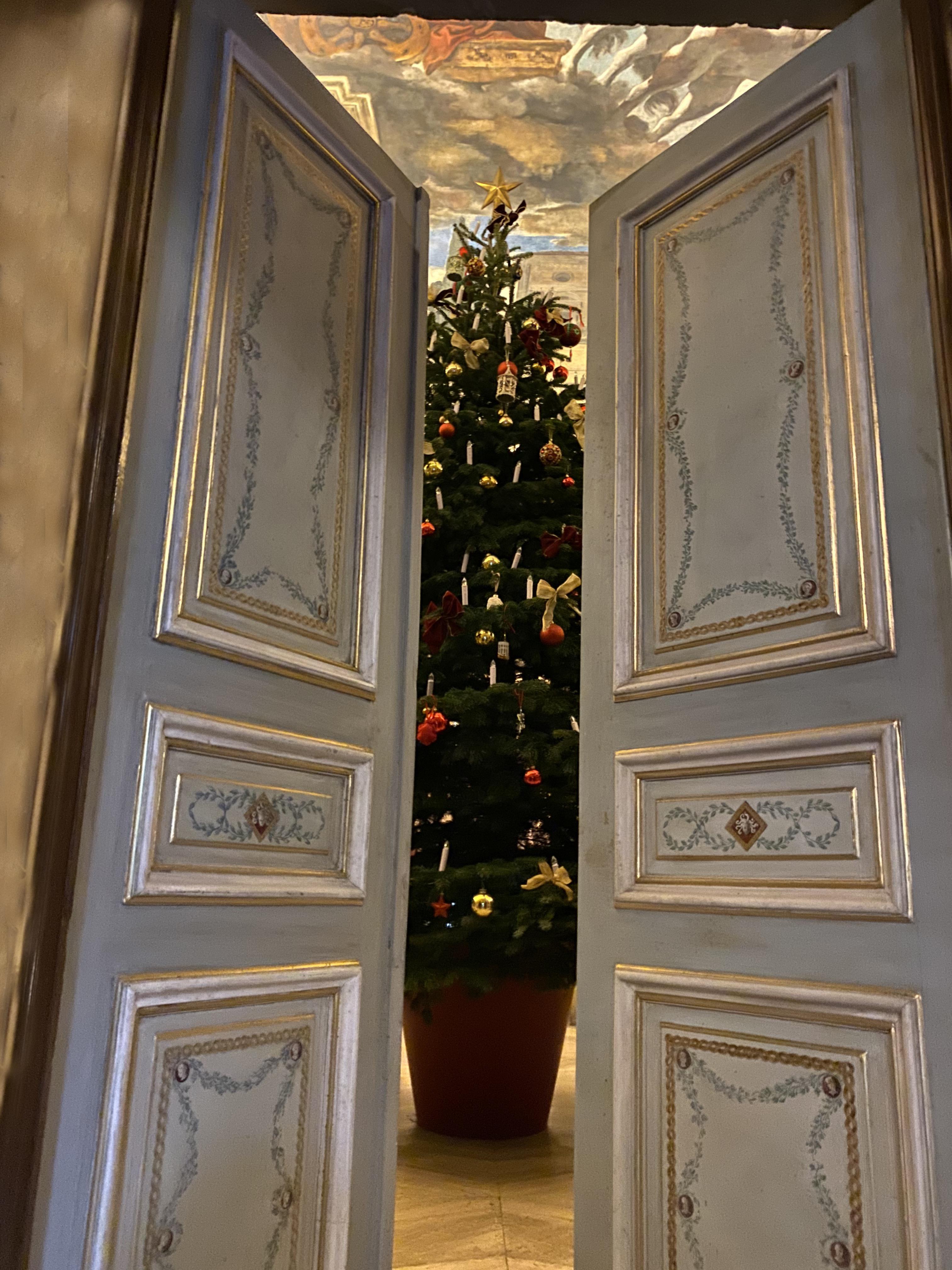Neoclassico Elegante coppia di porte o rivestimenti dipinti italiani del XIX secolo