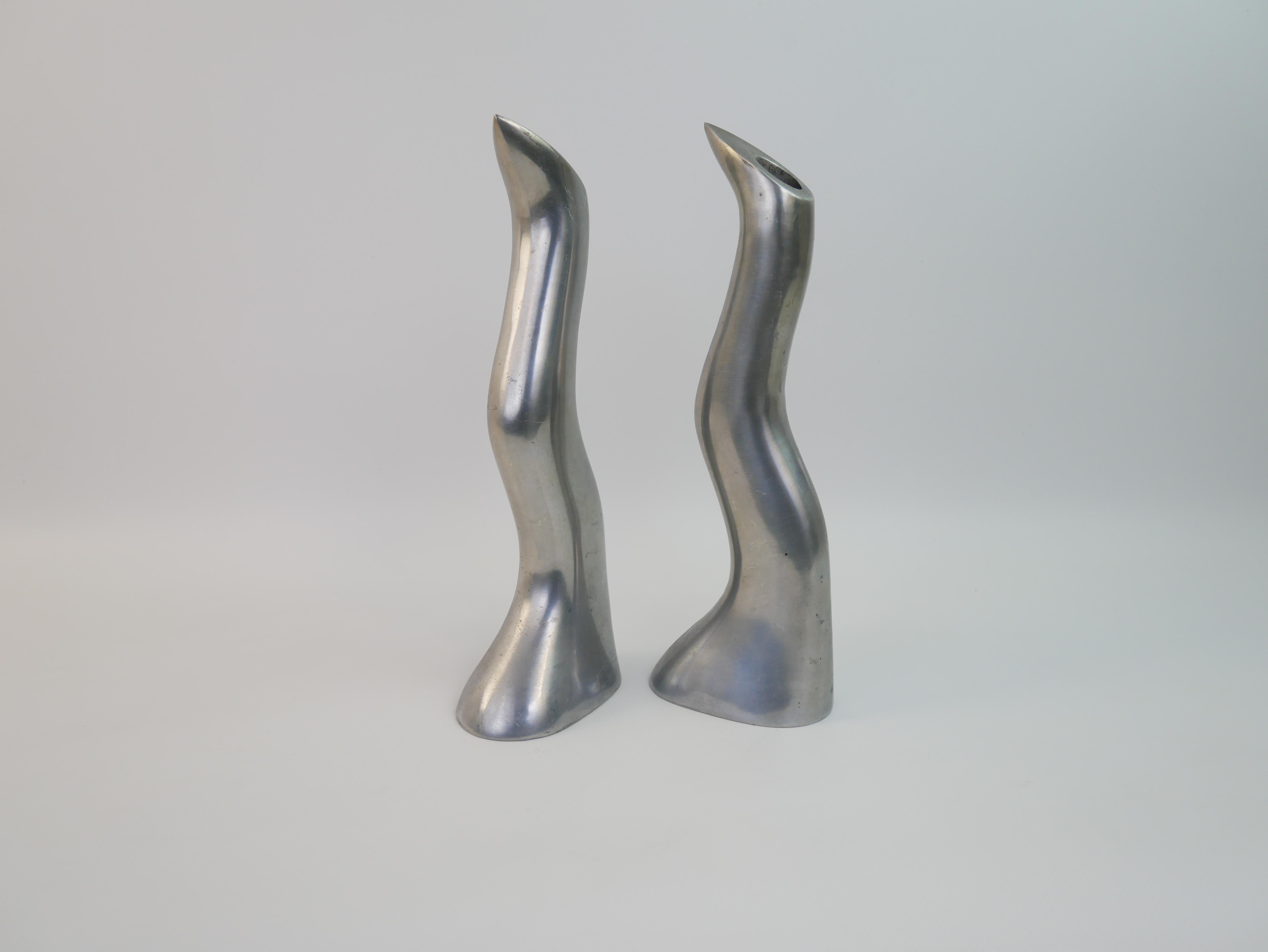 Aluminium Élégante paire de chandeliers Anatomi en aluminium par Anna Everlund en vente