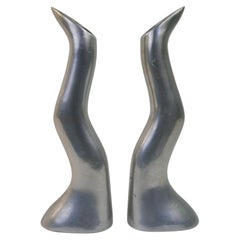 Elegante pareja de candelabros de aluminio "Anatomi" de Anna Everlund