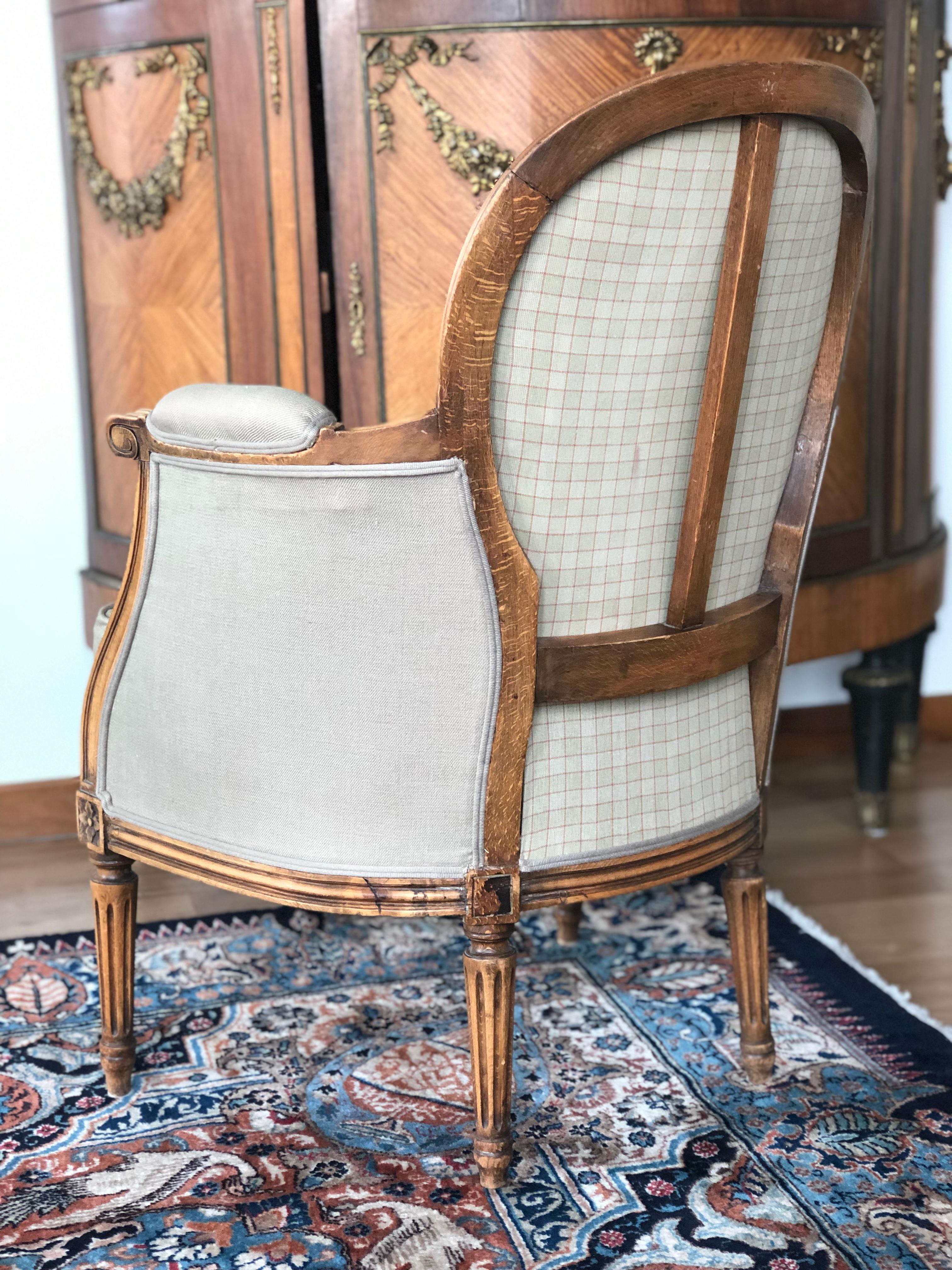 Elegant Pair of Antique French Armchairs in Beige Linen Fabric, circa 1880 In Good Condition In Sofia, BG