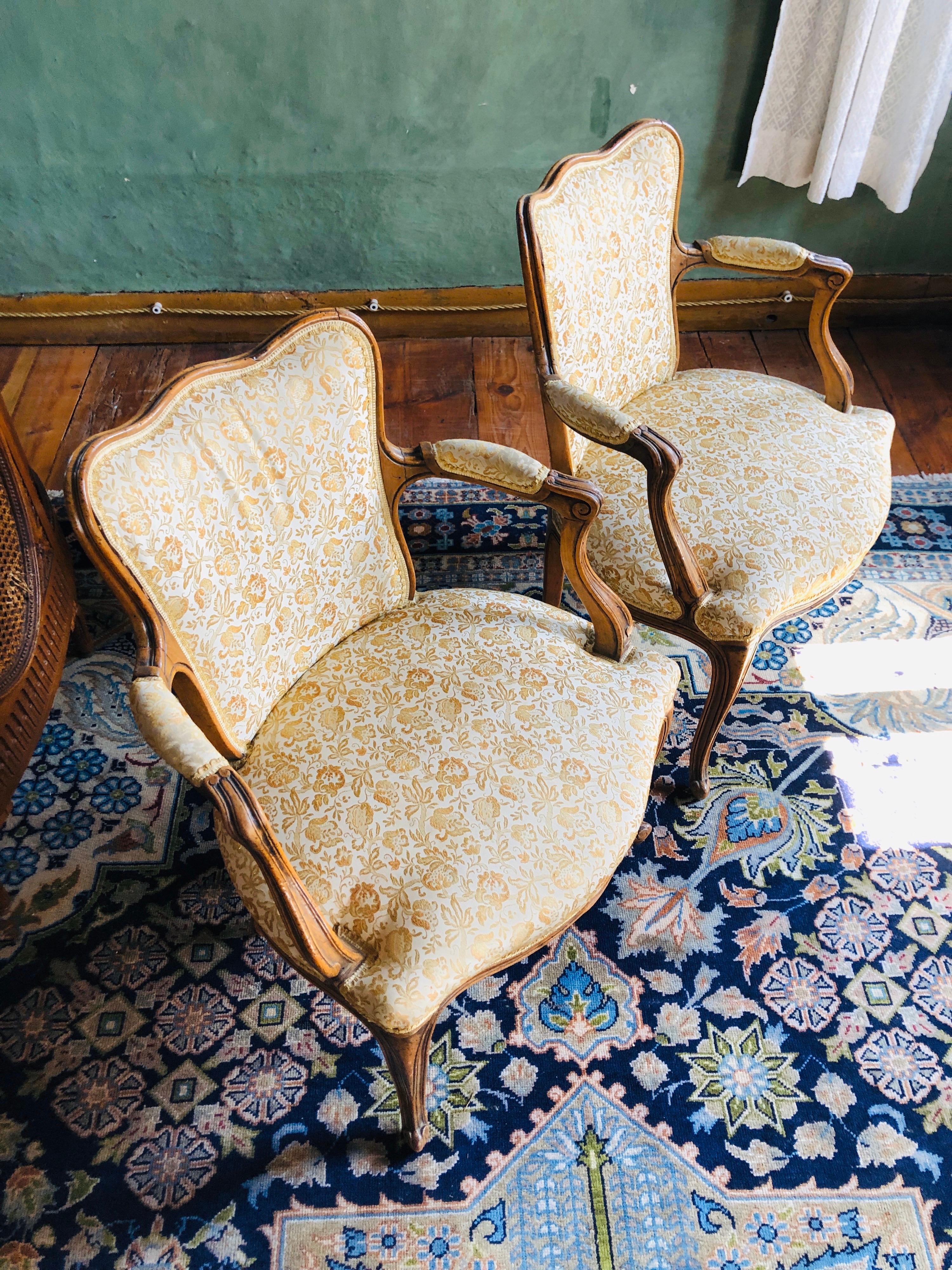 Français Elégante paire de fauteuils français anciens de style Louis XV:: vers 1880 en vente