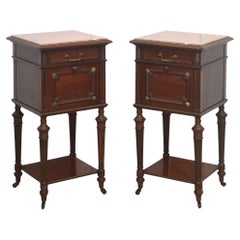 Elegant Paire de tables de chevet en acajou ancien