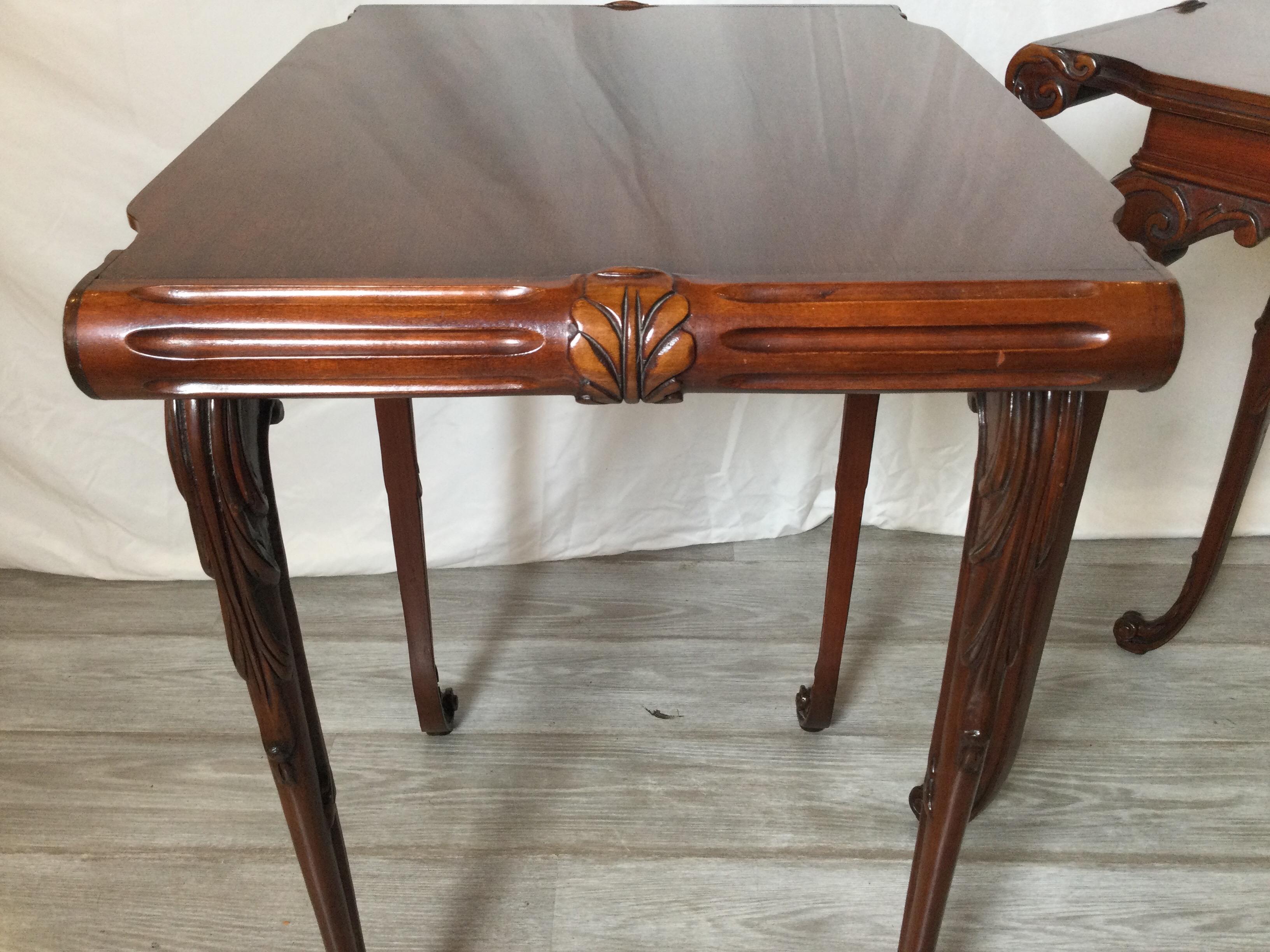 Elegant Pair of Antique Mahogany Side Tables In Excellent Condition In Lambertville, NJ