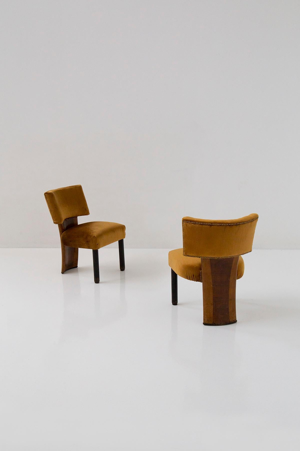 Italian Elegant Pair of Armchairs Attributed to Gio Ponti in Yellow Velvet For Sale