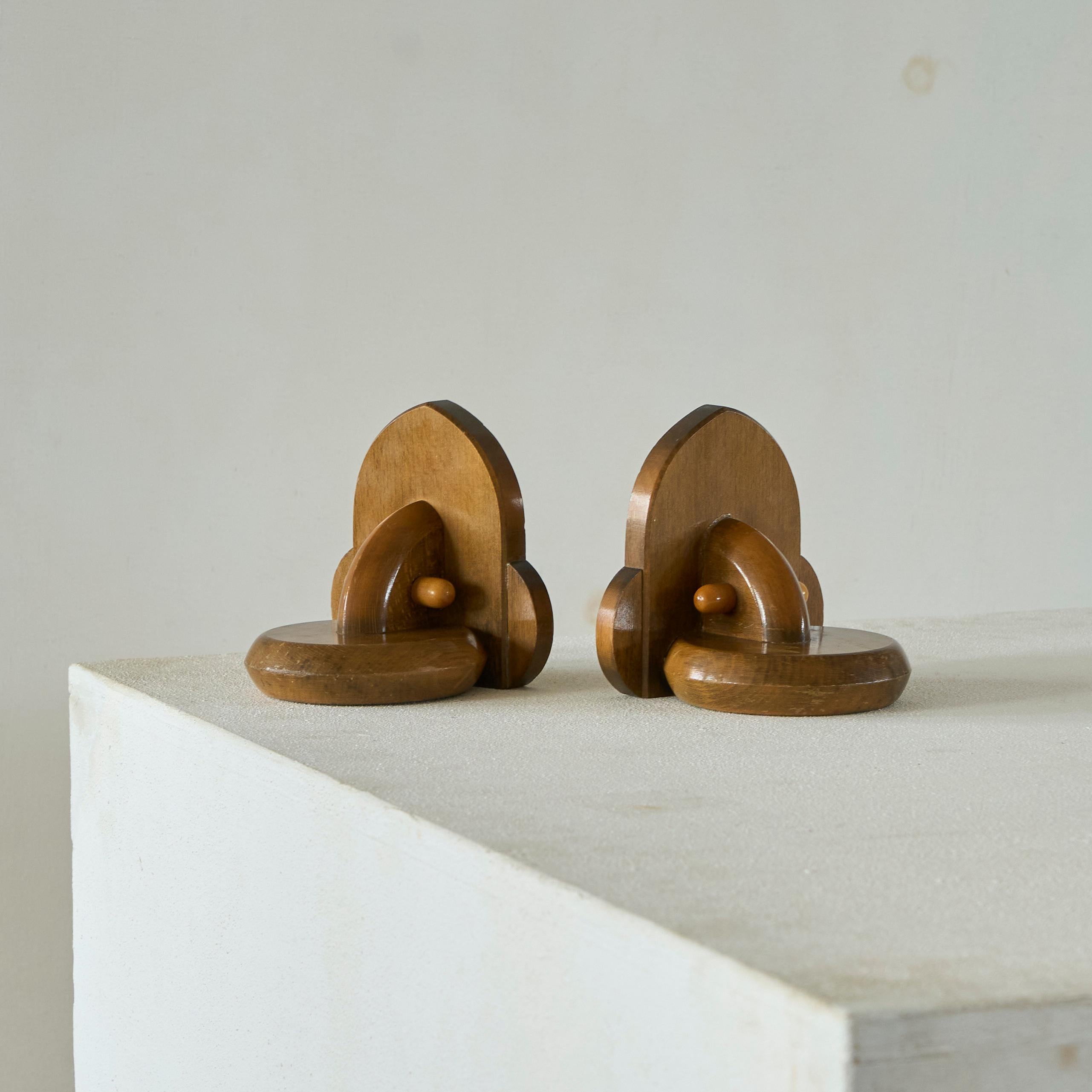 Elegant Pair of Art Deco Bookends in Wood 1930s.

A very handsome pair of art deco bookends in lacquered wood. Beautiful round and pointy shapes - very art deco yet timeless and usable in various interior styles. 

These come in a good and original