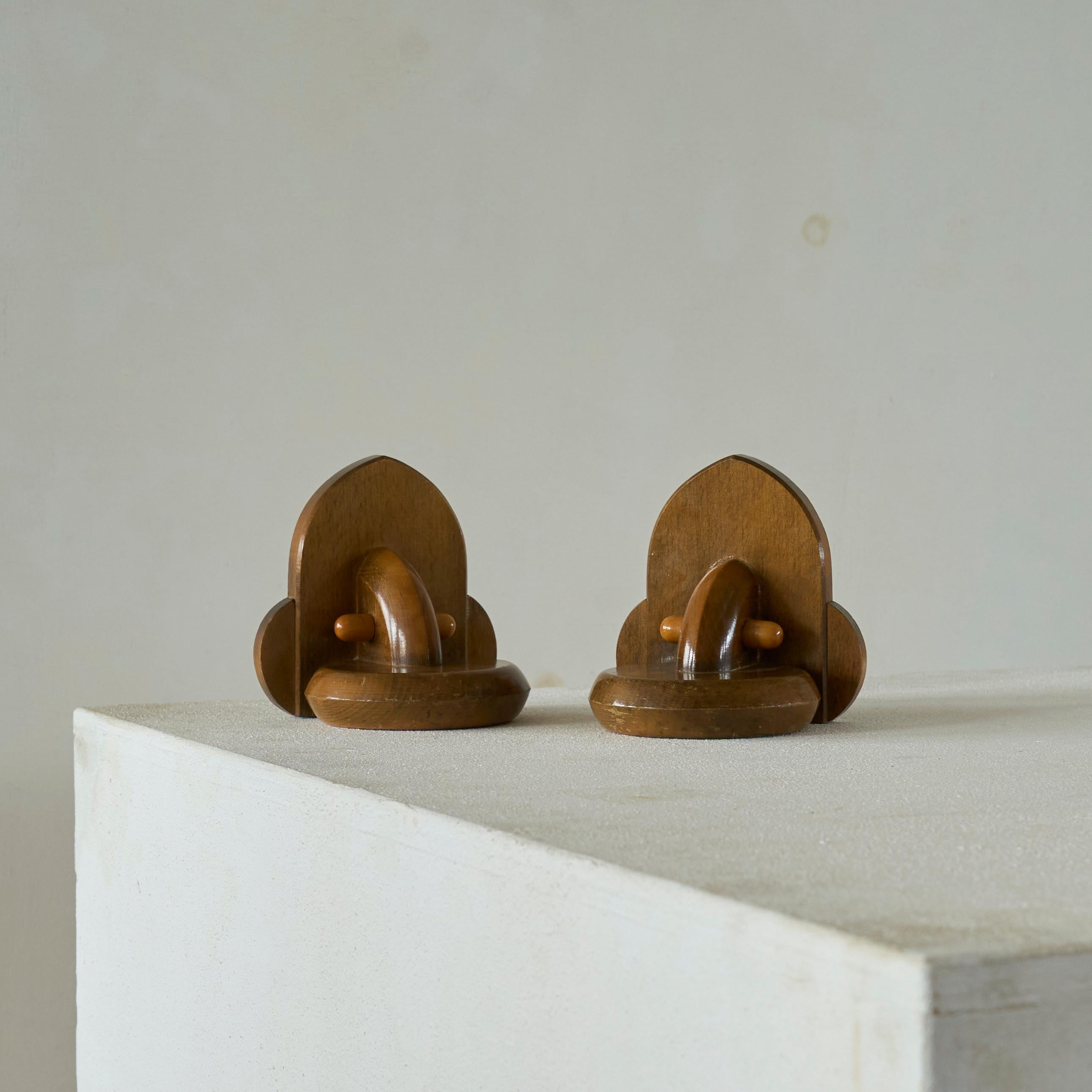 20th Century Elegant Pair of Art Deco Bookends in Wood 1930s For Sale