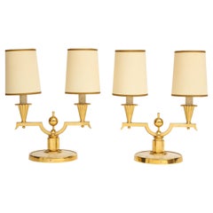 Ein elegantes Paar Art-Déco-Tischlampen aus Messing und Pergament von Genet Michon