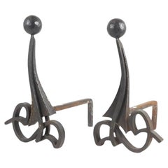 Elegantes Paar gehämmerter Art-Déco-Feuerböcke aus Eisen, ca. 1930/1950