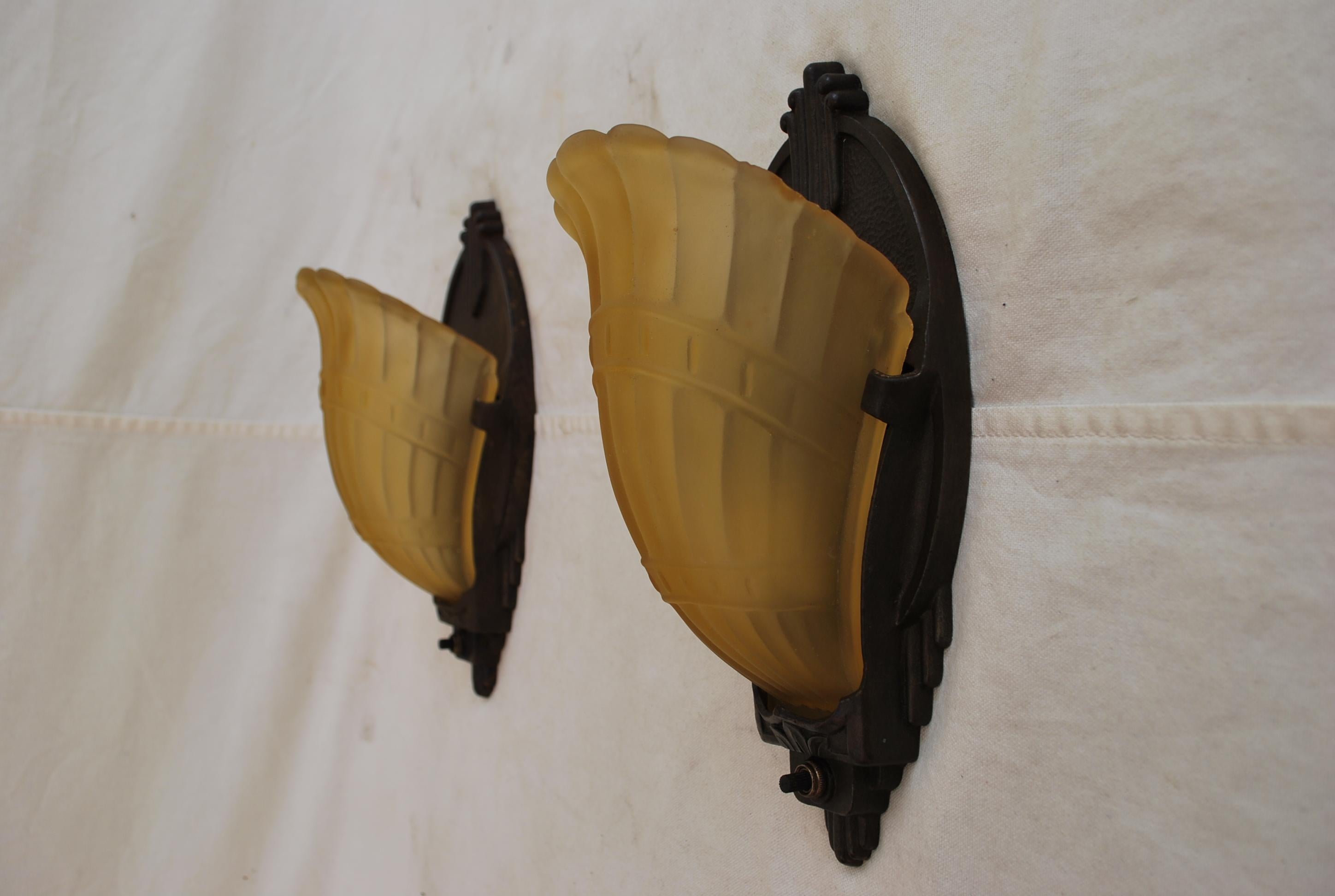 American Elegant pair of Art Deco sconces For Sale