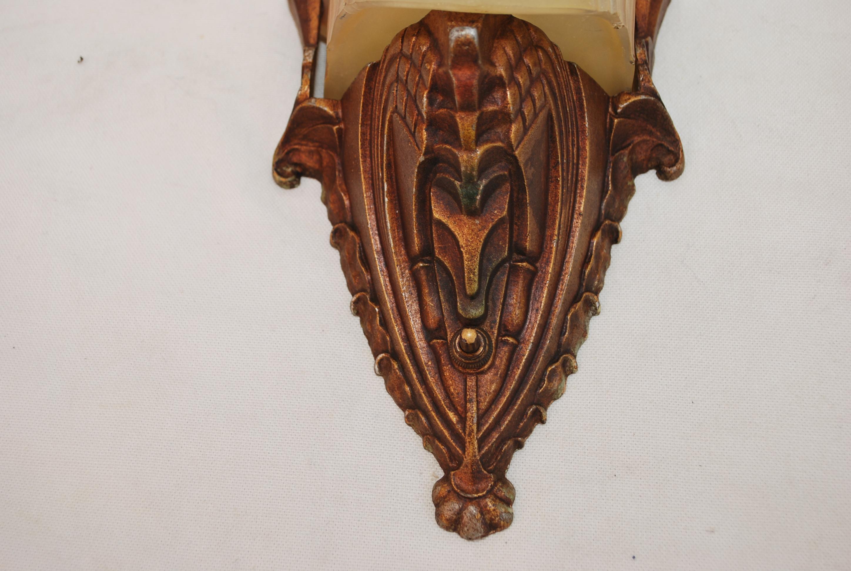Elegantes Paar Art-Déco-Wandleuchter im Angebot 1