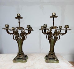 Elegante coppia di portacandele in stile Art Nouveau su base in onice verde, 1930-1950 ca.