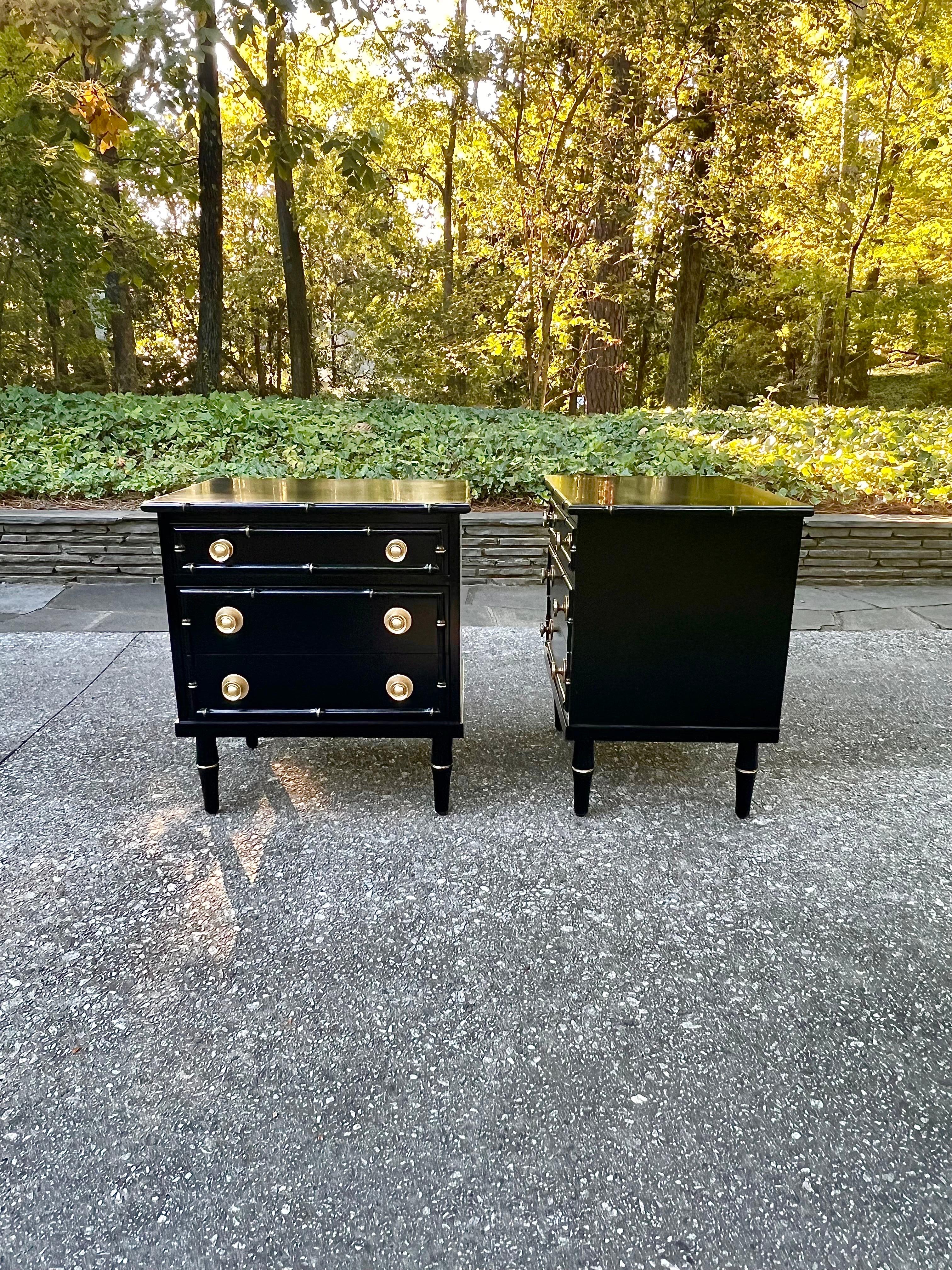 Elegant Pair of Black Lacquer and Brass Small Chests by Ficks Reed, circa 1960 For Sale 4