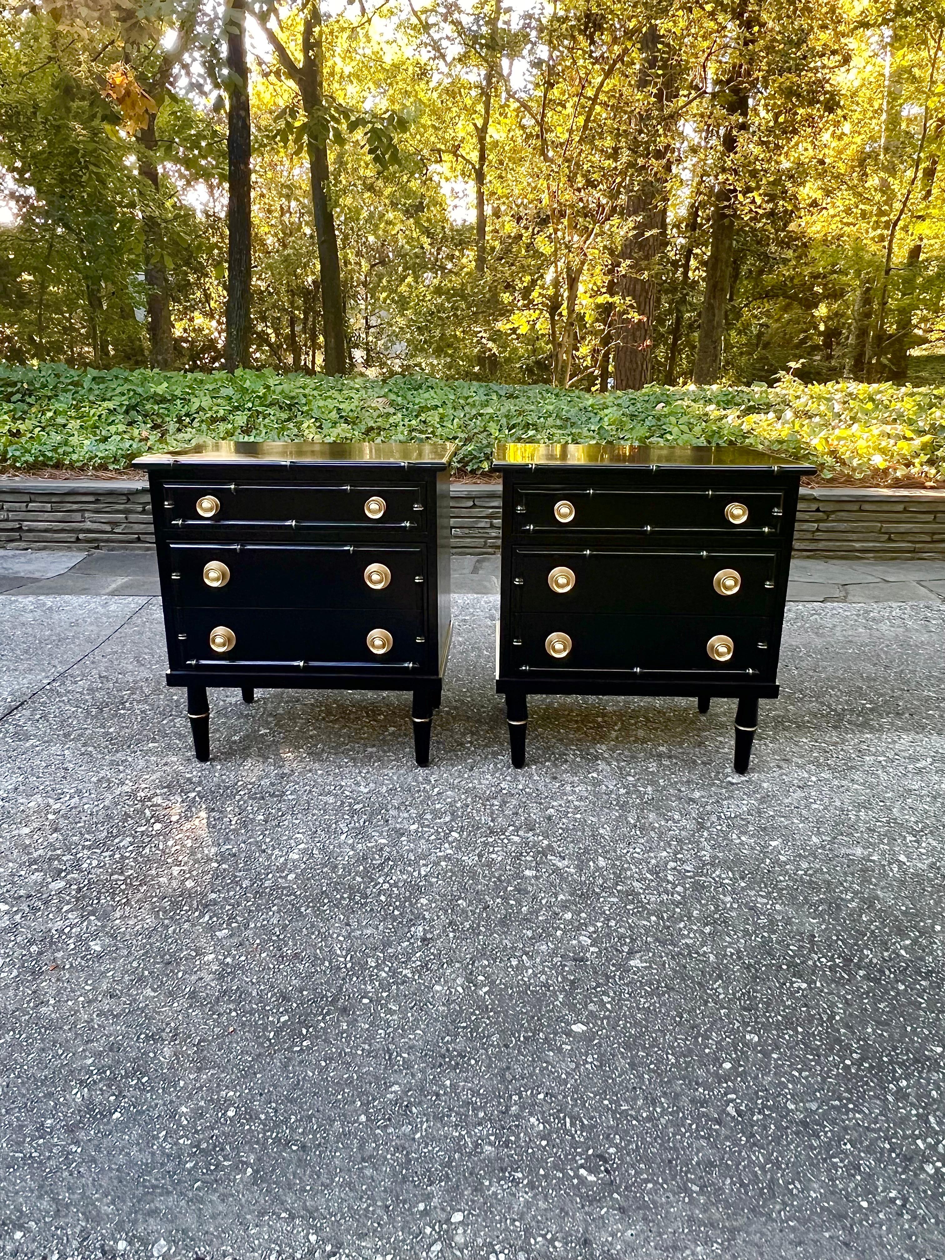 Elegant Pair of Black Lacquer and Brass Small Chests by Ficks Reed, circa 1960 For Sale 5
