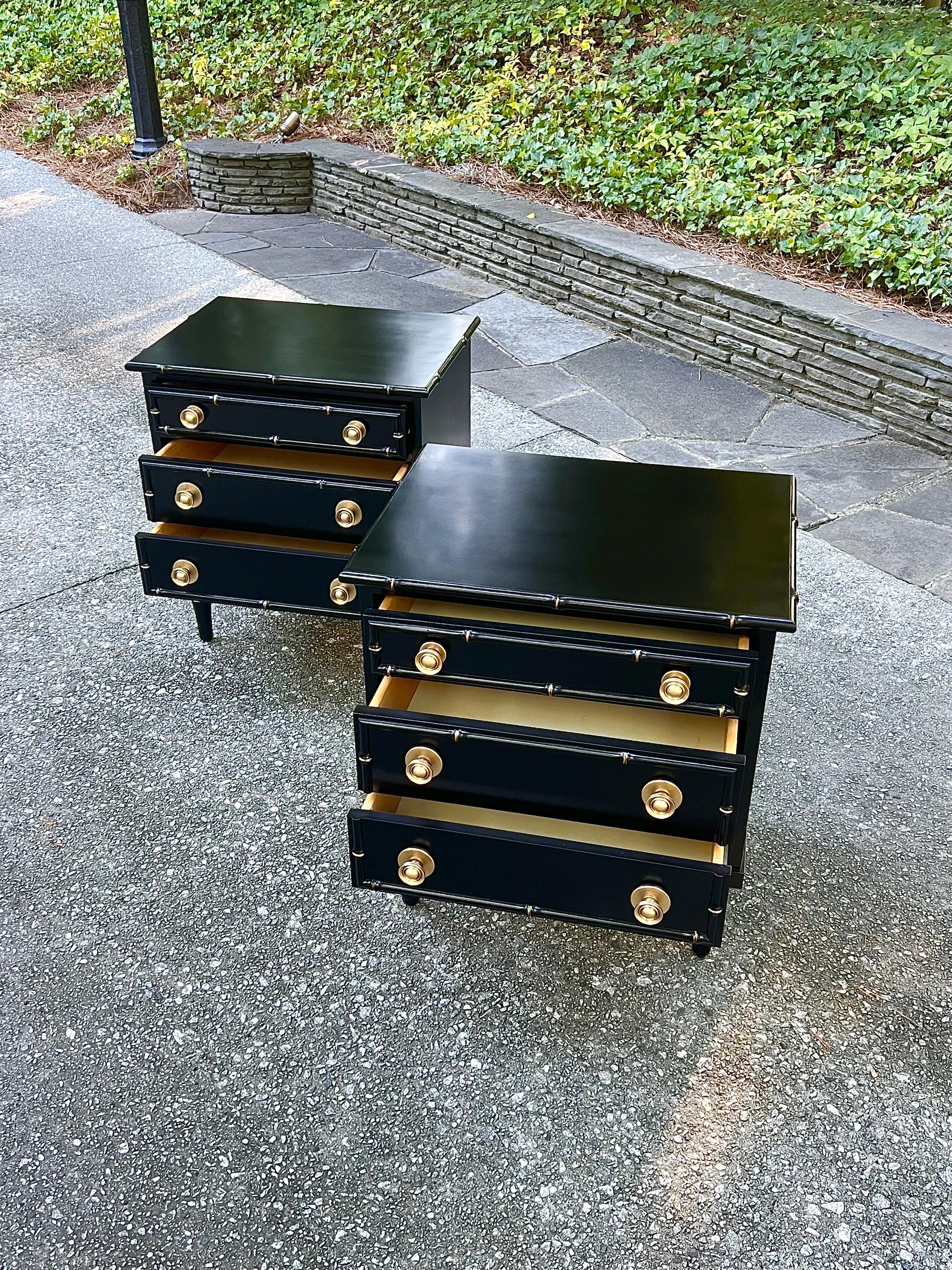 Elegant Pair of Black Lacquer and Brass Small Chests by Ficks Reed, circa 1960 For Sale 7