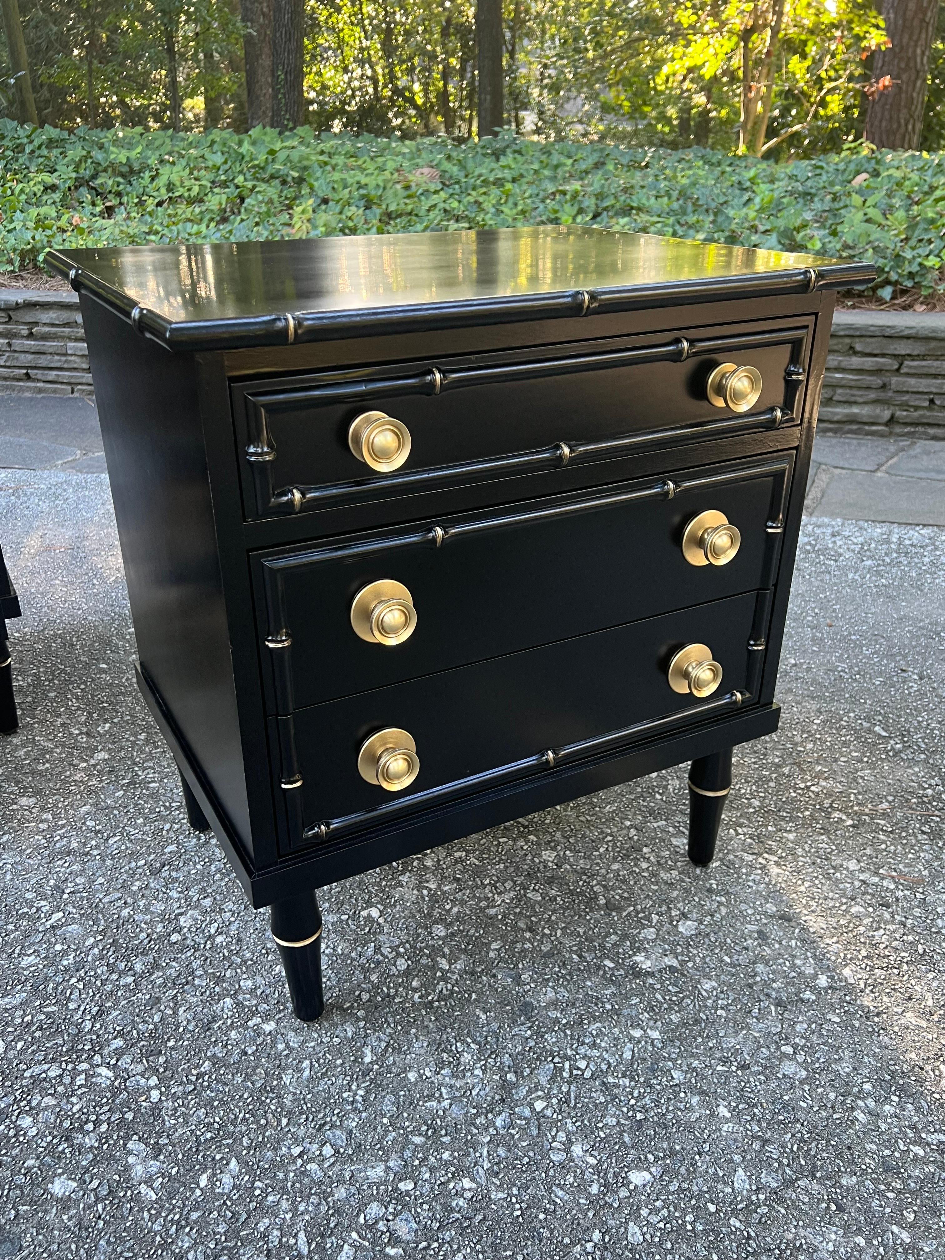 Elegant Pair of Black Lacquer and Brass Small Chests by Ficks Reed, circa 1960 For Sale 8