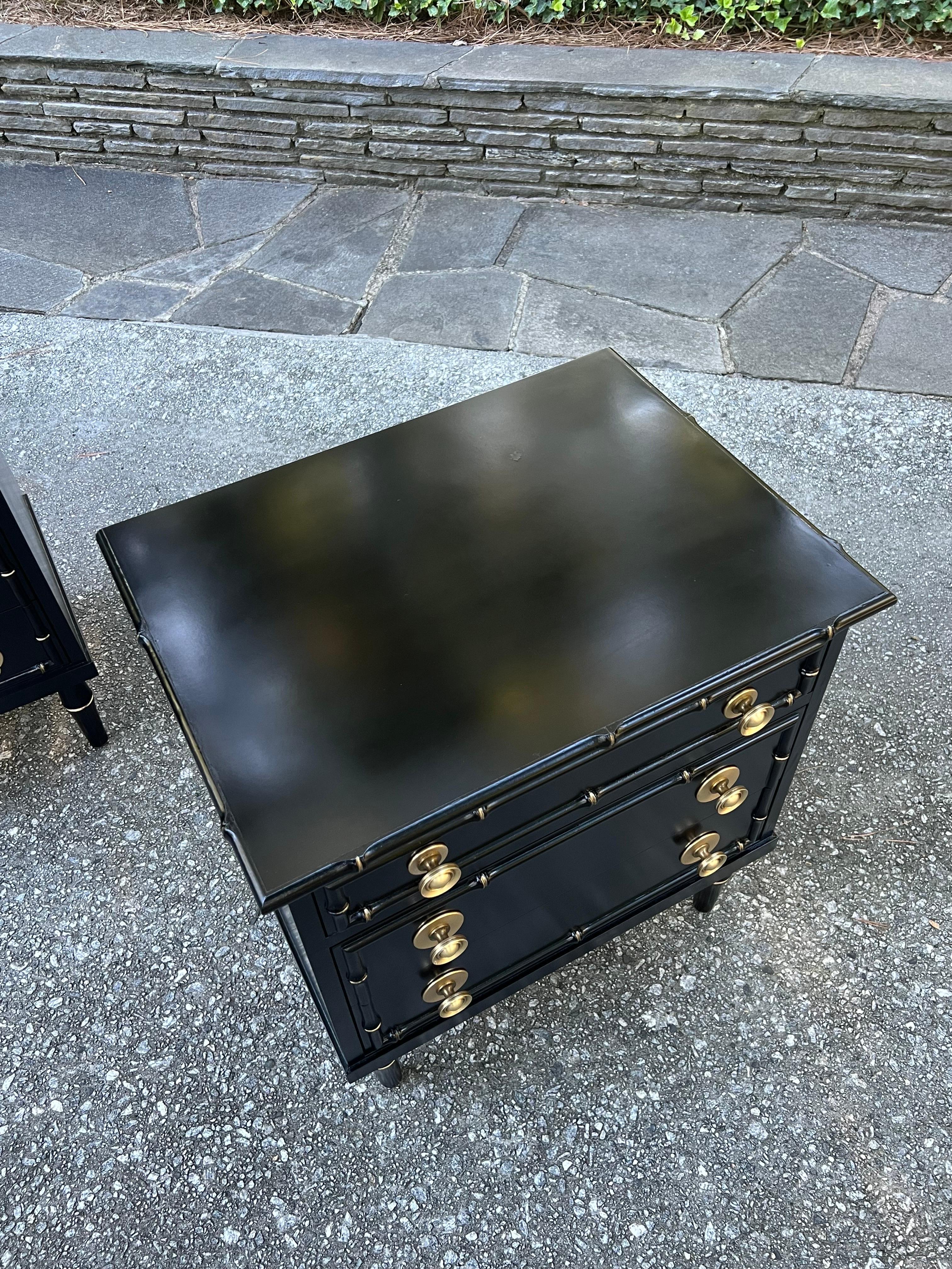 Elegant Pair of Black Lacquer and Brass Small Chests by Ficks Reed, circa 1960 For Sale 10