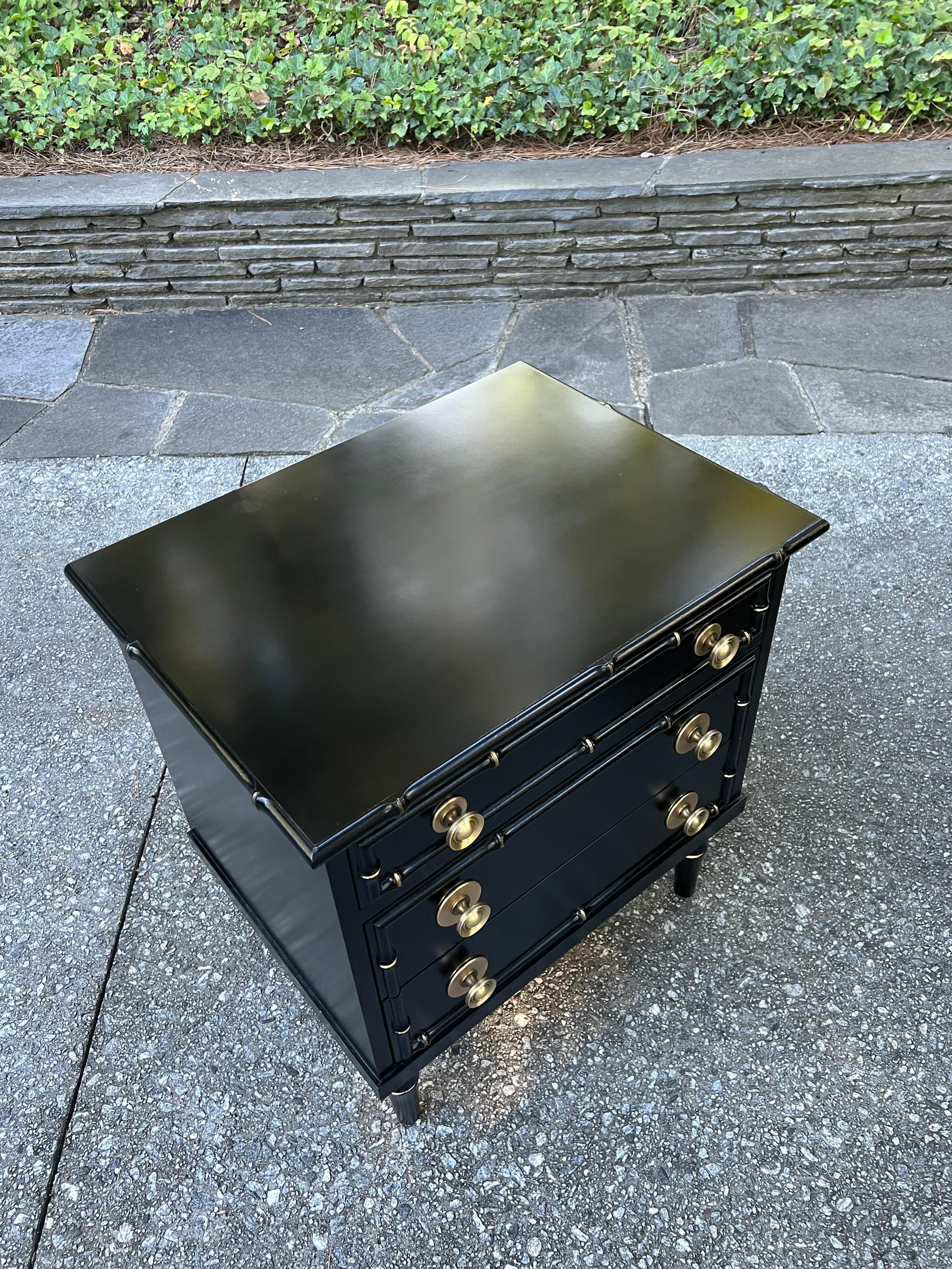 Elegant Pair of Black Lacquer and Brass Small Chests by Ficks Reed, circa 1960 For Sale 11