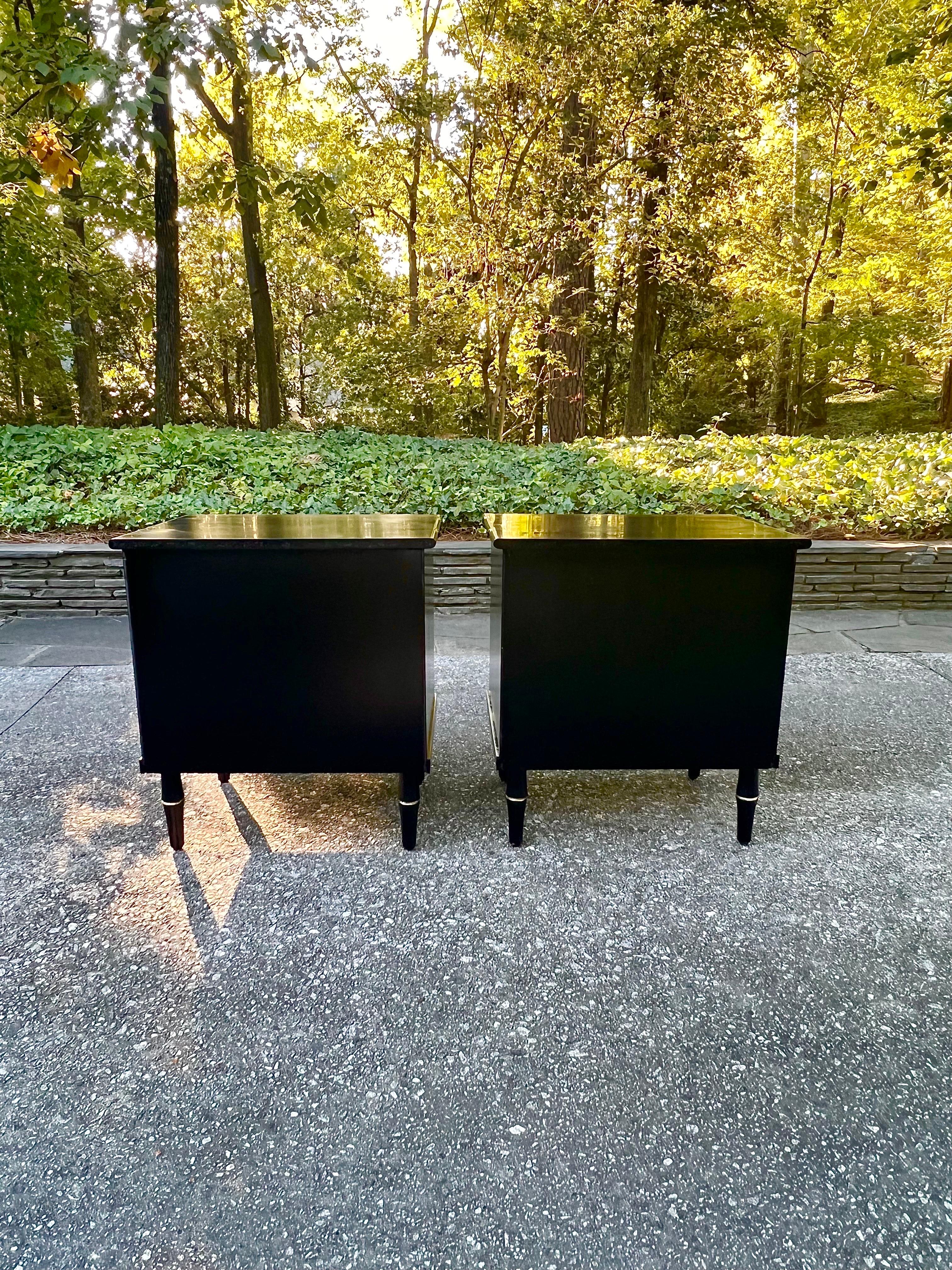 Elegant Pair of Black Lacquer and Brass Small Chests by Ficks Reed, circa 1960 For Sale 1