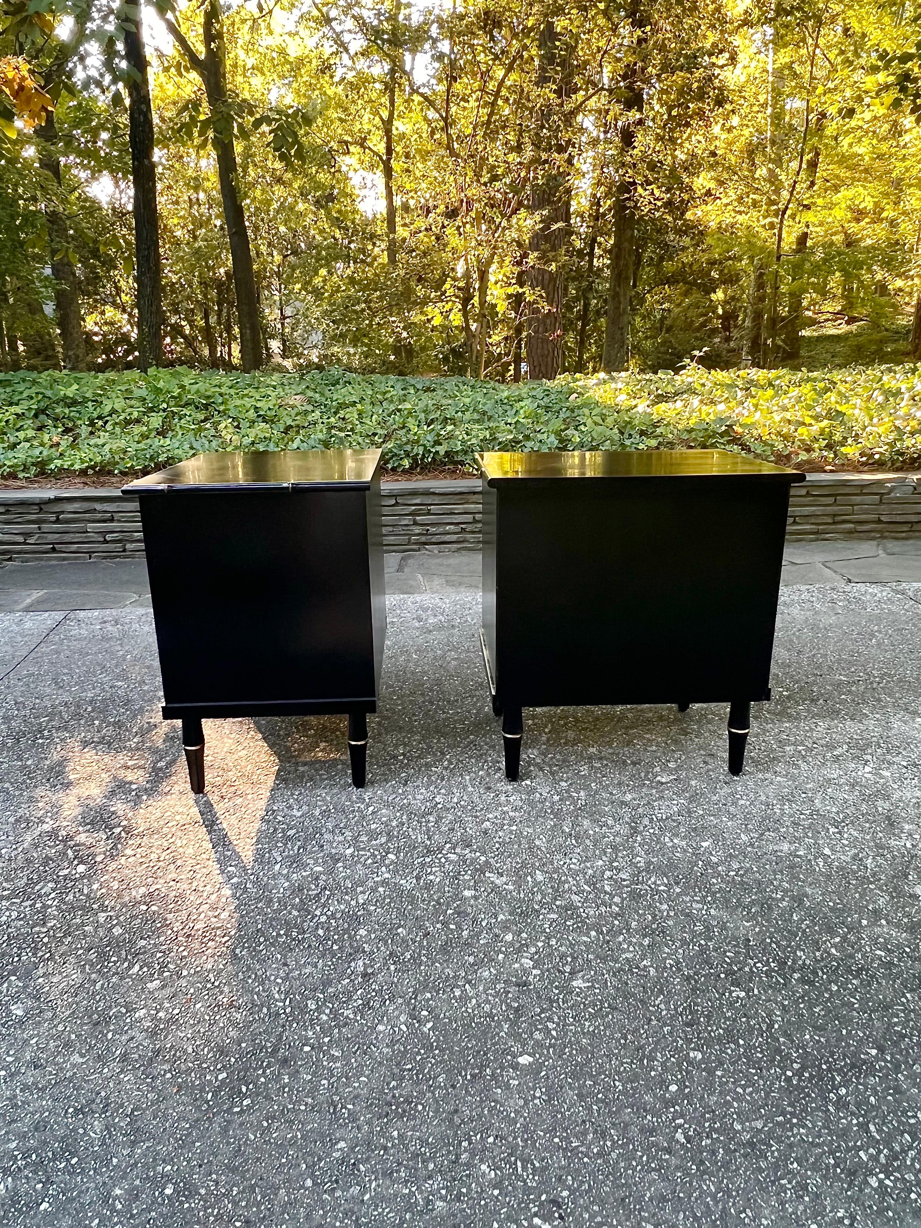 Elegant Pair of Black Lacquer and Brass Small Chests by Ficks Reed, circa 1960 For Sale 2
