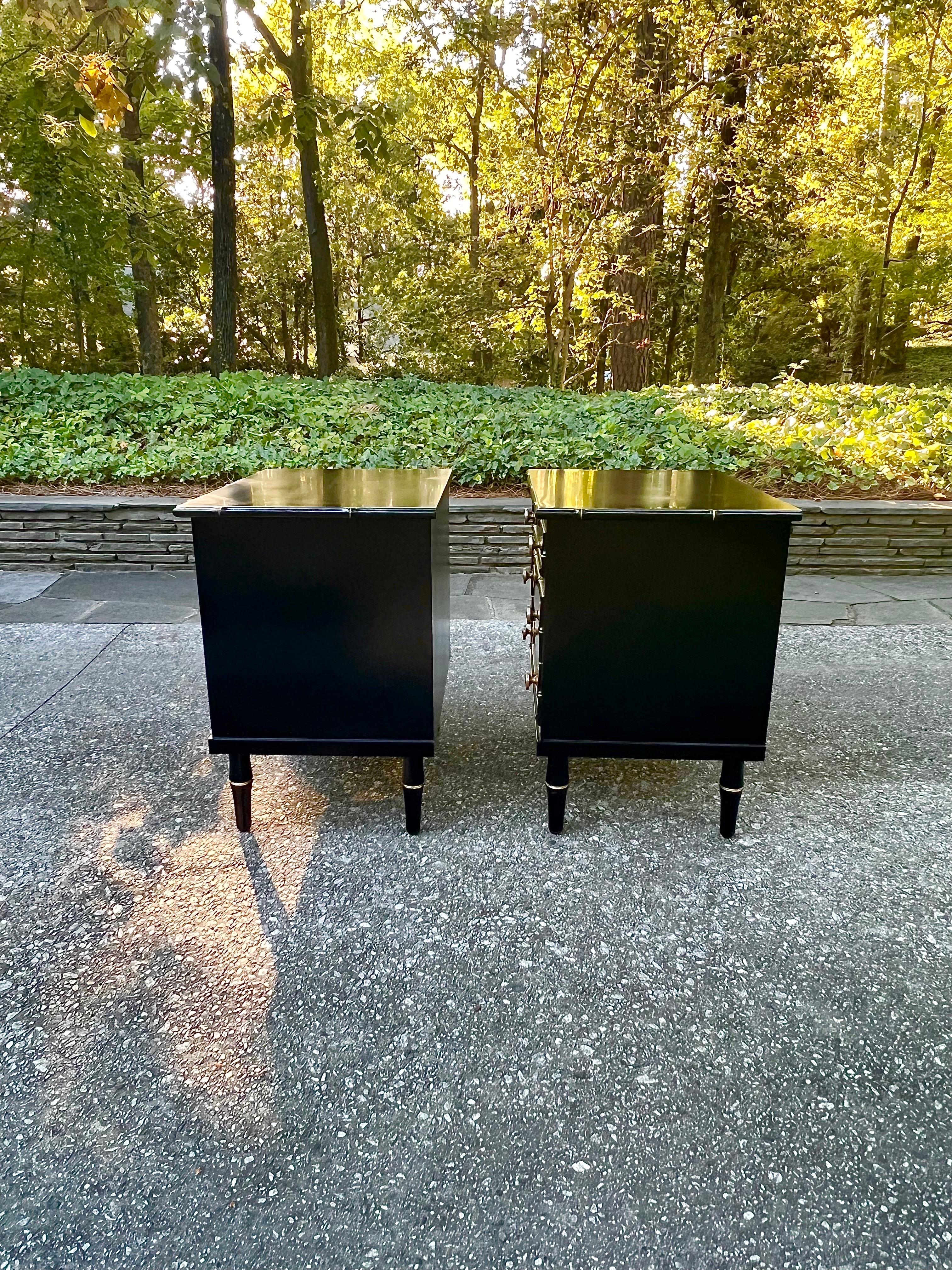 Elegant Pair of Black Lacquer and Brass Small Chests by Ficks Reed, circa 1960 For Sale 3