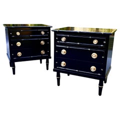Elegance Paire de petits coffres en laque noire et laiton par Ficks Reed, circa 1960