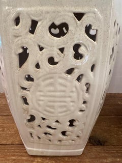 Elegantes Paar Blanc de Chine Chinesischer Garten Sitztische