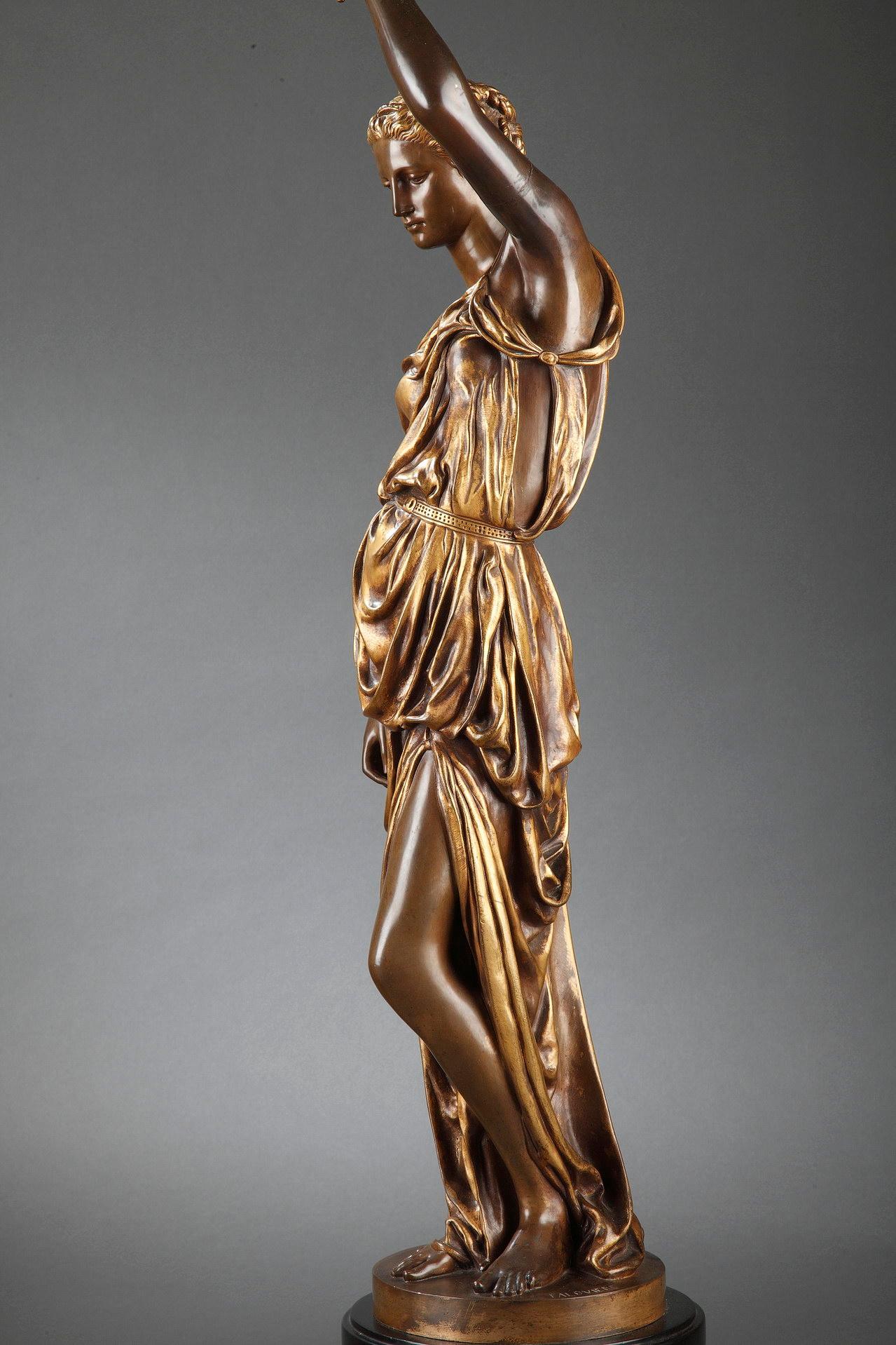Milieu du XIXe siècle Élégante paire de flambeaux en bronze de F. Barbedienne, P. Dubois et A. Falguière en vente