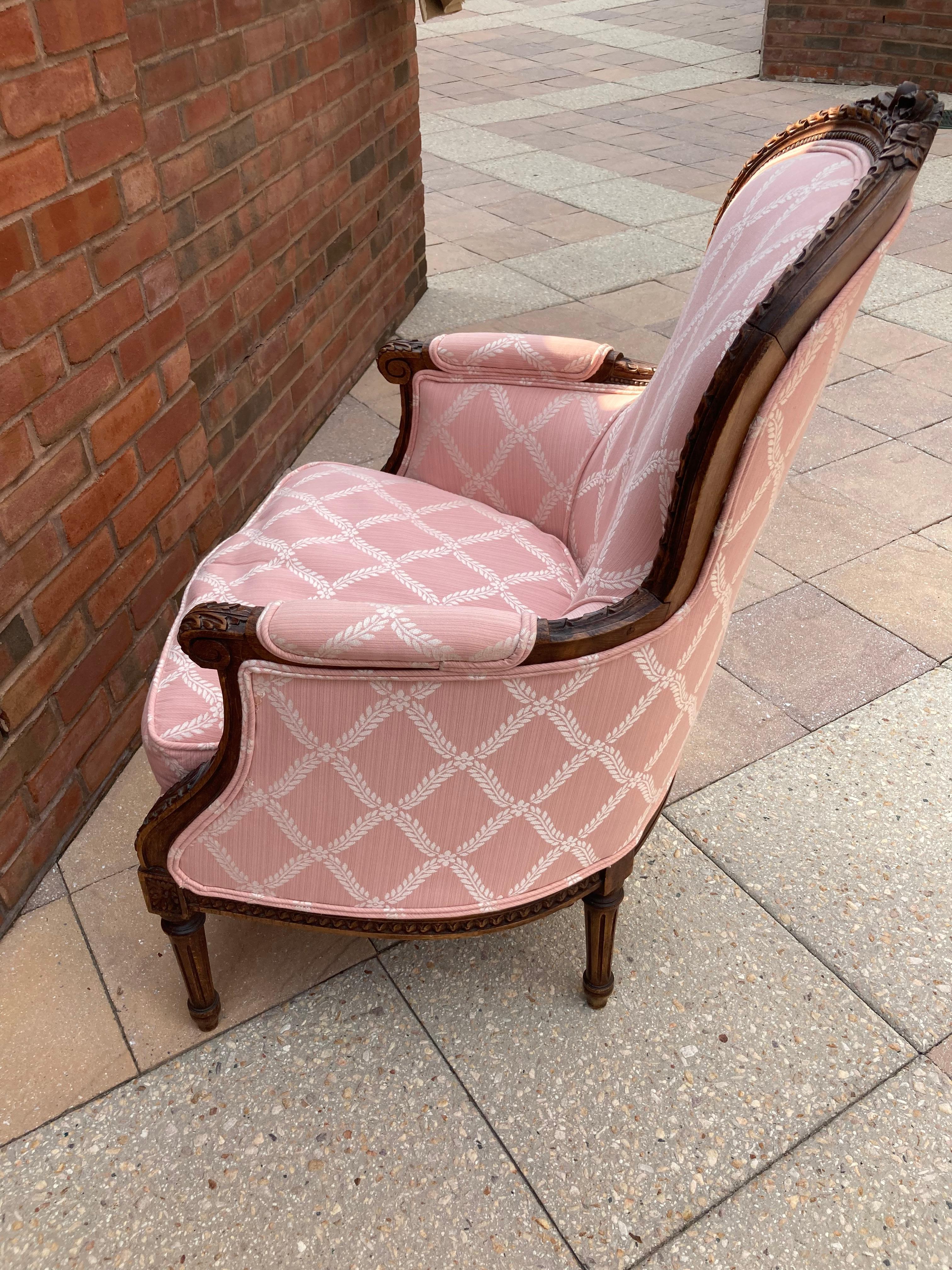 Elegant Pair of Rosey Pink French Style Bergere Chairs with Walnut Frames In Good Condition In Hopewell, NJ