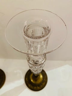 Elegantes Paar elegante Paar Sammlerstücke aus geschliffenem Kristall und Bronze-Kerzenständer