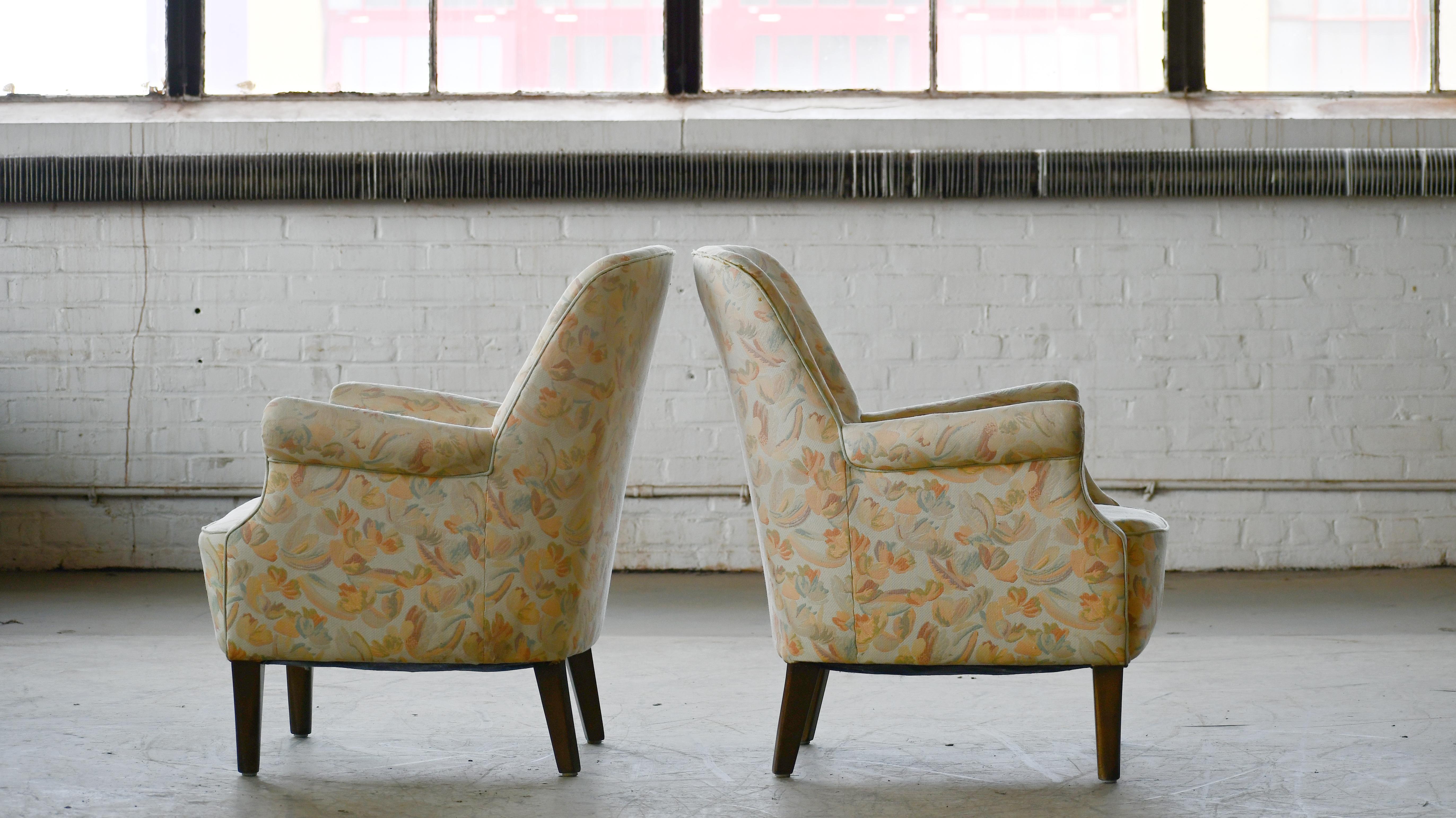 Elegant Pair of Danish 1950s Lounge Chairs Style of Peter Hvidt In Good Condition In Bridgeport, CT