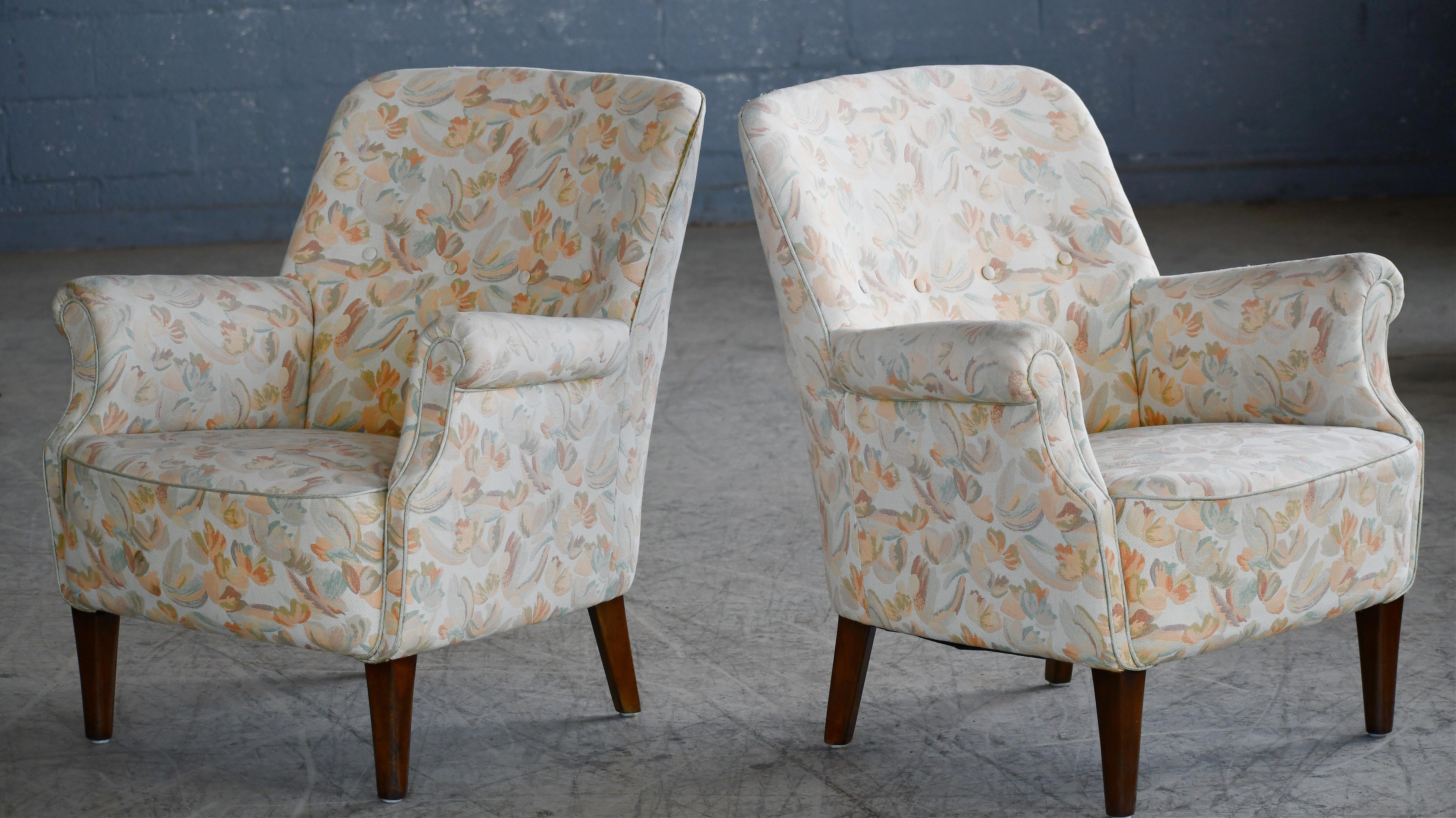Wool Elegant Pair of Danish 1950s Lounge Chairs Style of Peter Hvidt
