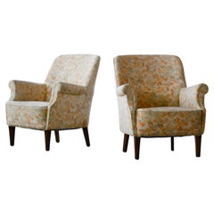 Elegant Pair of Danish 1950s Lounge Chairs Style of Peter Hvidt