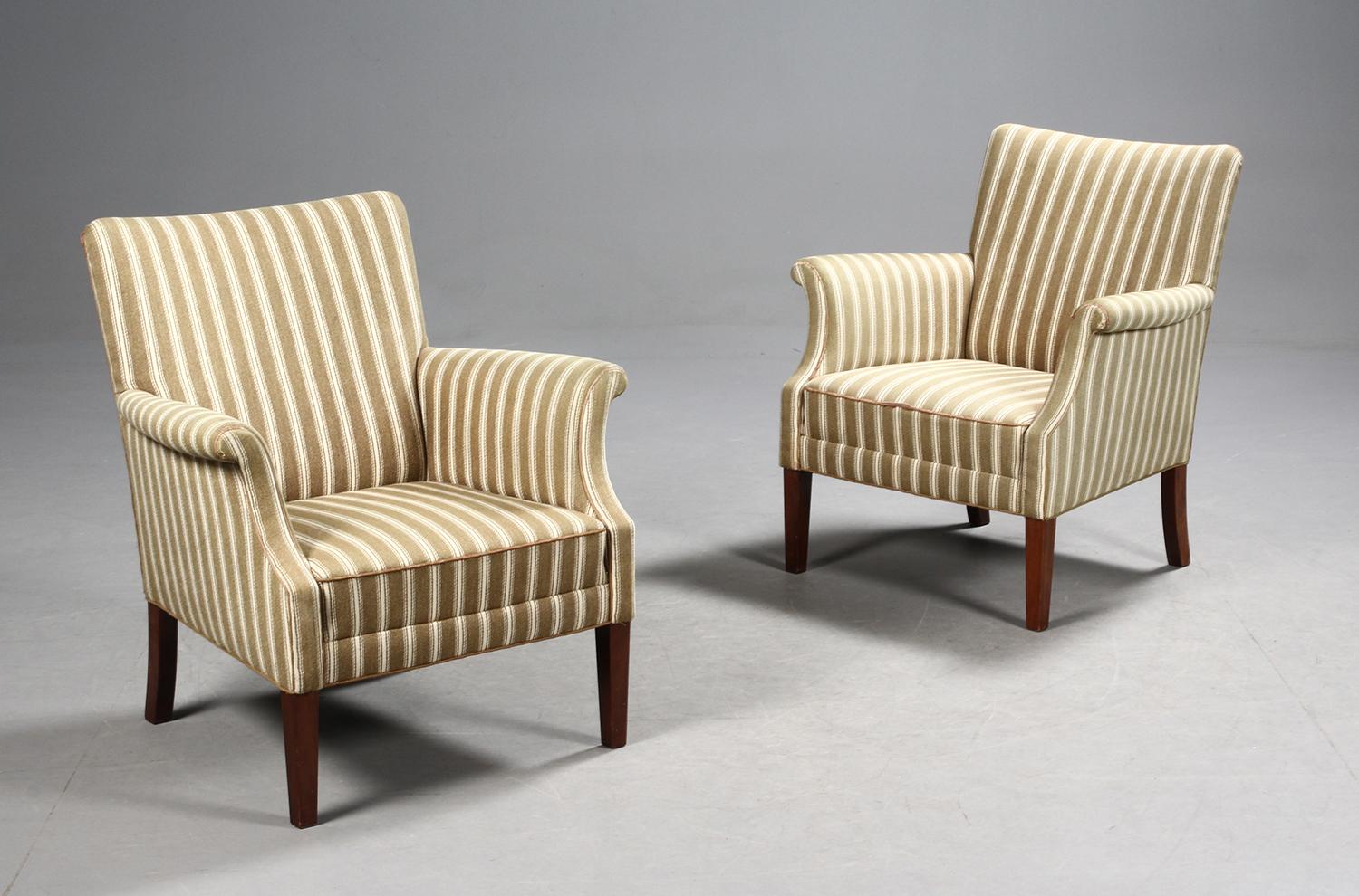 Elegant Pair of Danish 1950s Small Lounge Chairs in Savak Wool In Good Condition In Bridgeport, CT