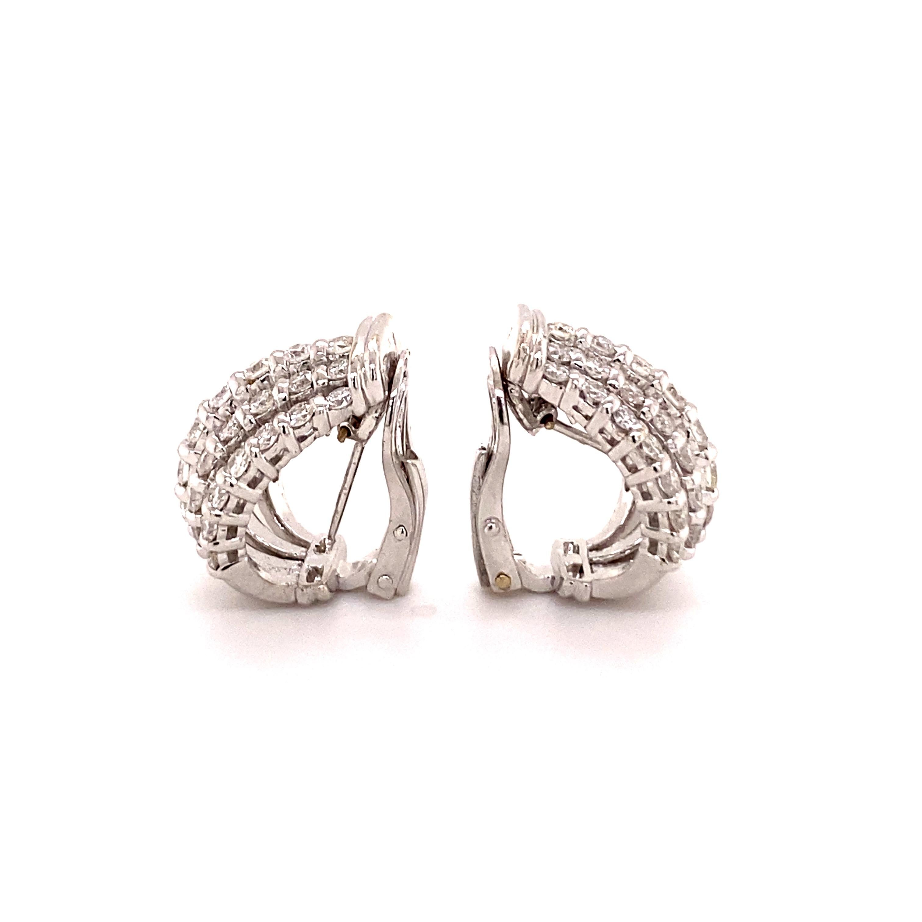 Contemporary Elegant Pair of Diamond Earclips in 18 Karat White Gold