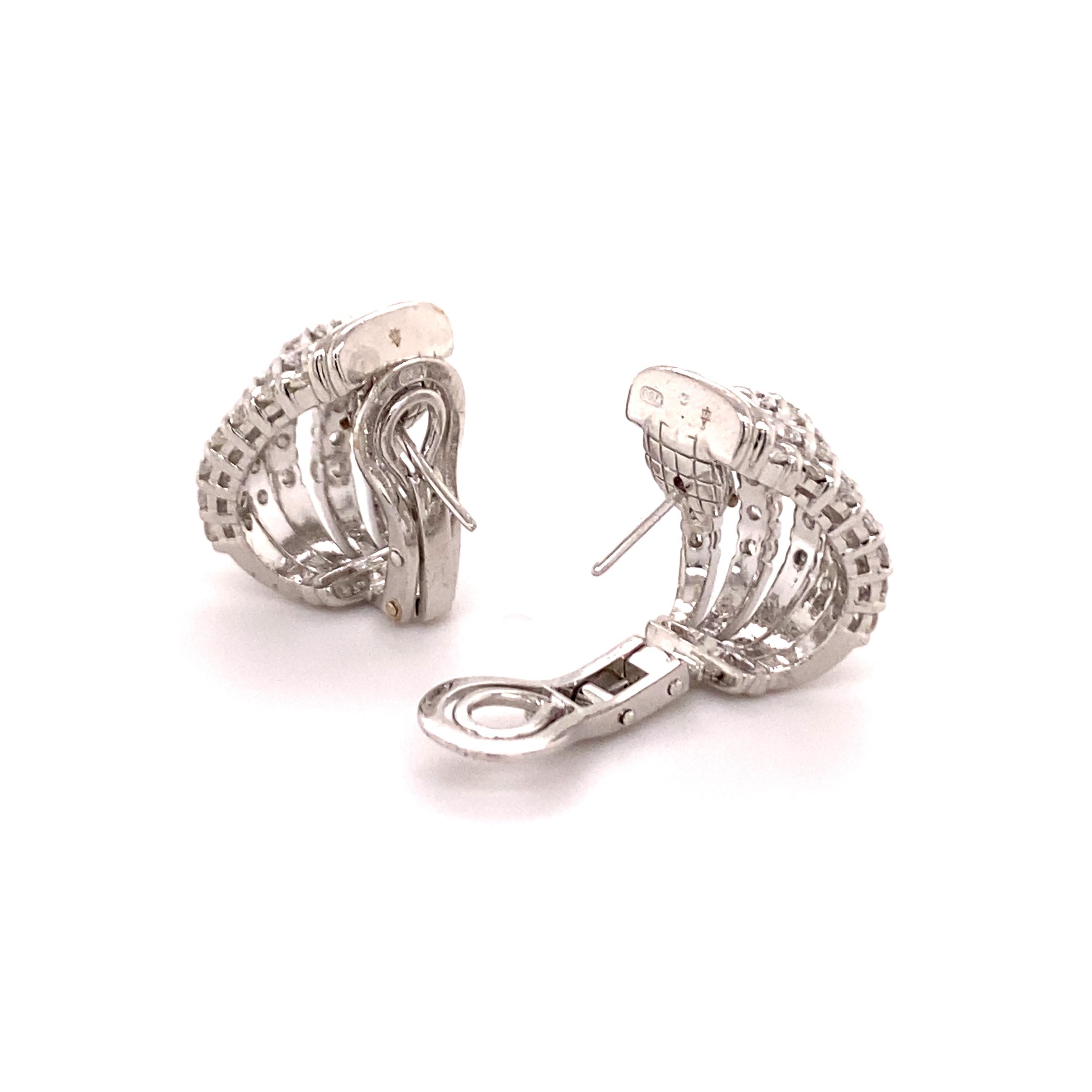 Elegant Pair of Diamond Earclips in 18 Karat White Gold In Good Condition In Lucerne, CH