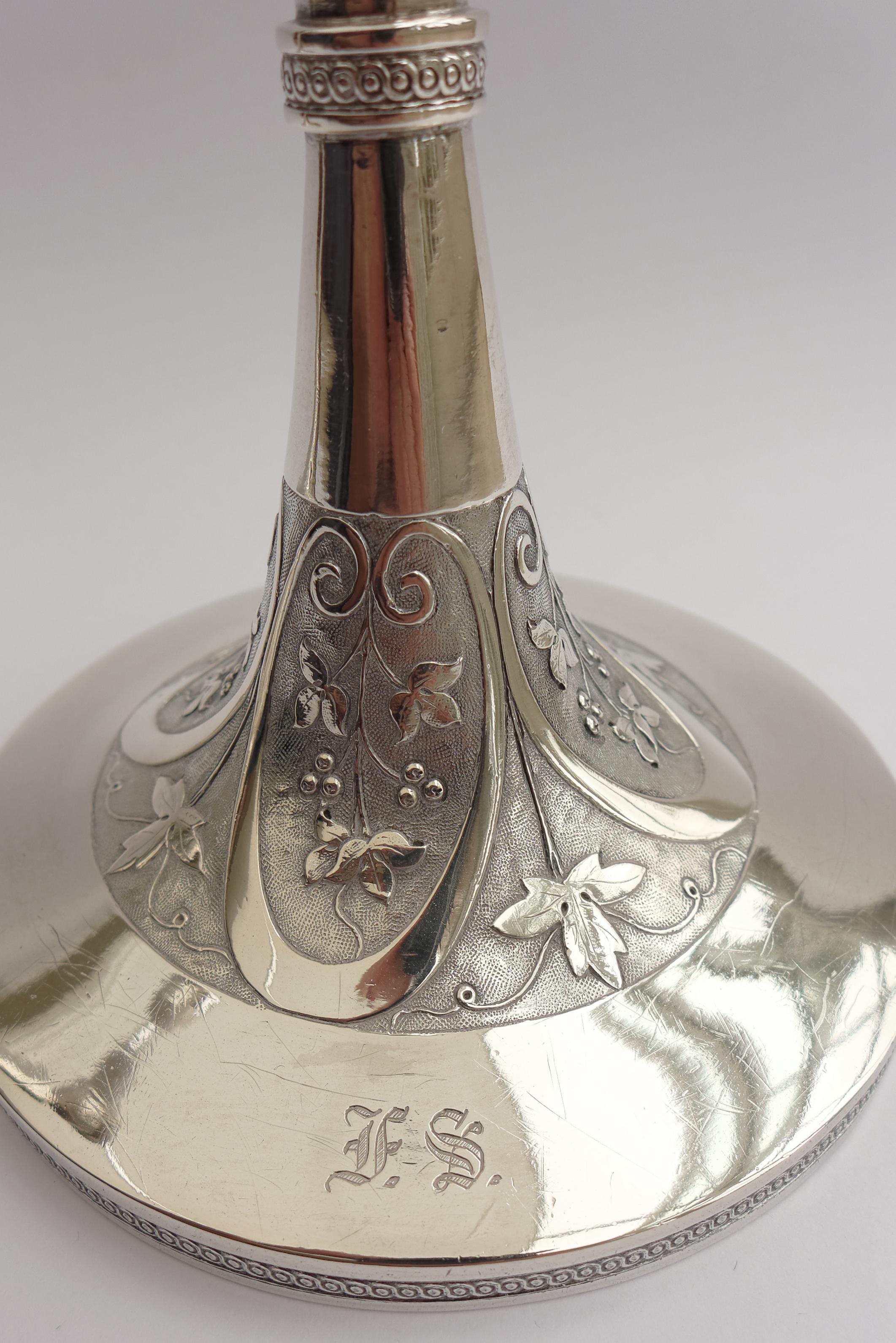 Paar neoklassizistische Silber-Kerzenständer aus dem frühen 19. Jahrhundert (Neoklassisch) im Angebot