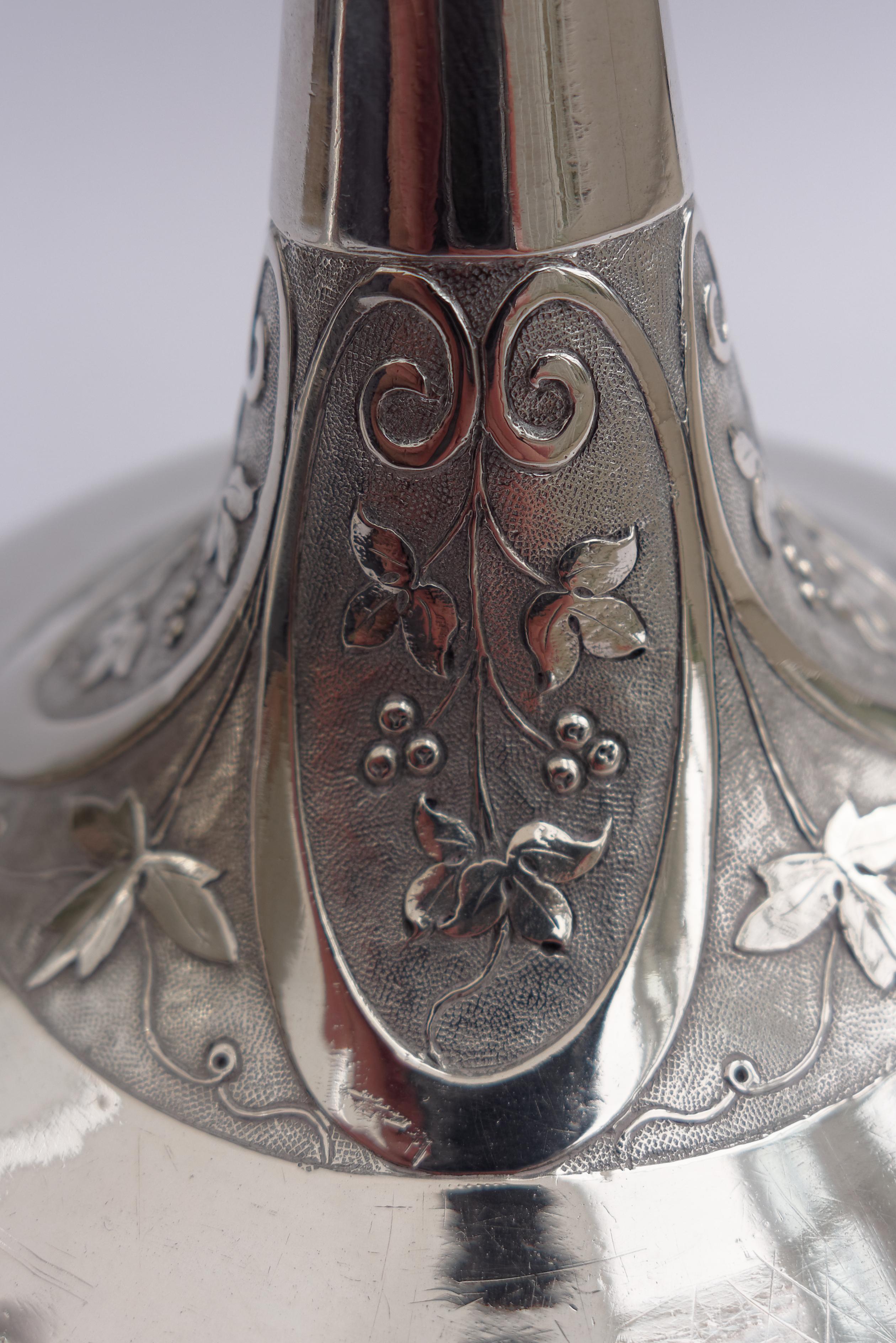 Paar neoklassizistische Silber-Kerzenständer aus dem frühen 19. Jahrhundert (Österreichisch) im Angebot