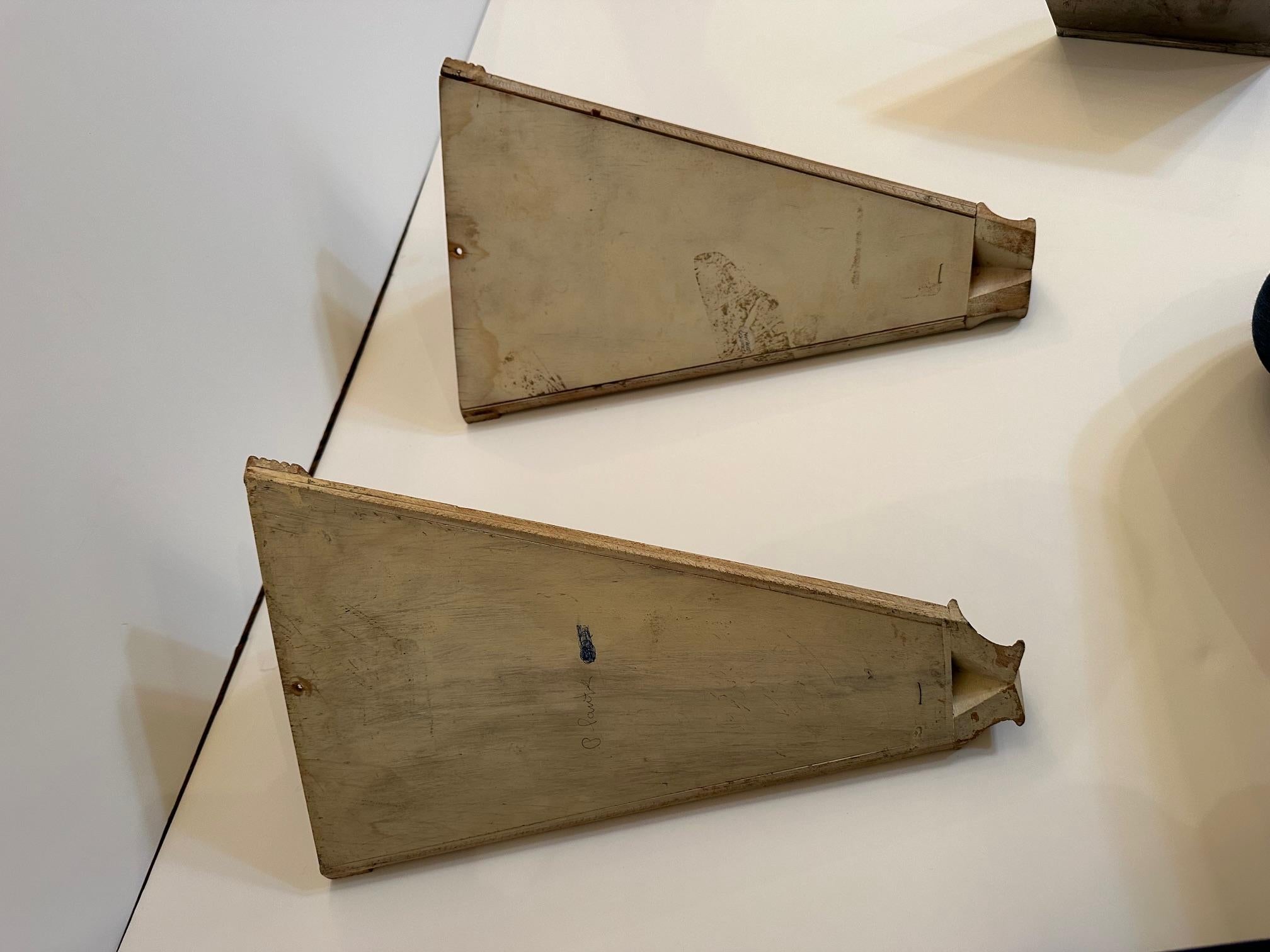 Elegant Pair of Eglomise & Wood Antique Wall Brackets For Sale 6